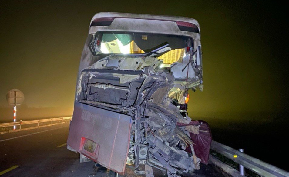 Khẩn trương điều tra, làm rõ nguyên nhân vụ TNGT trên cao tốc Cam Lộ - La Sơn- Ảnh 1.