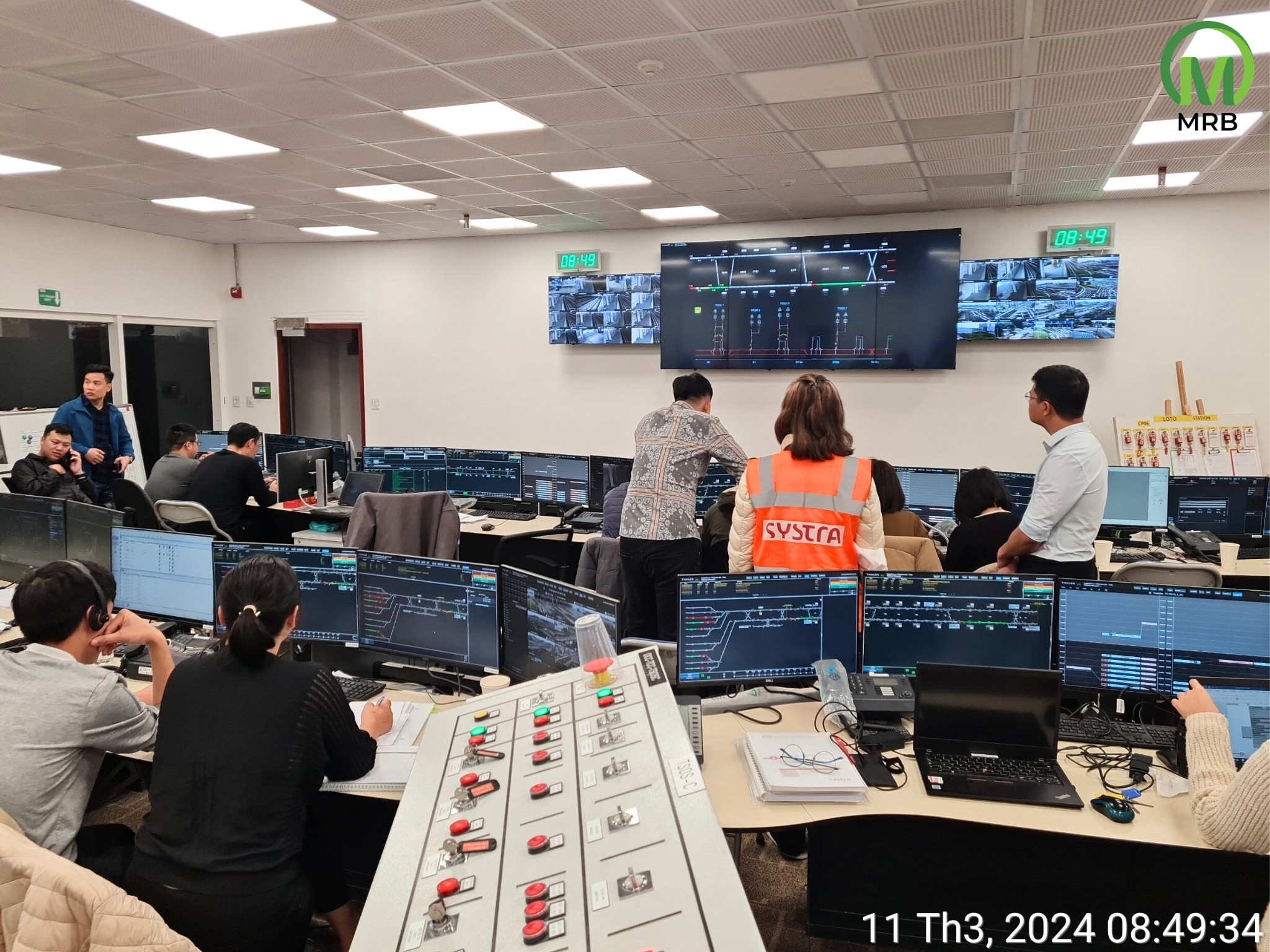 Cận cảnh đường sắt Nhổn – ga Hà Nội chính thức vận hành thử- Ảnh 5.