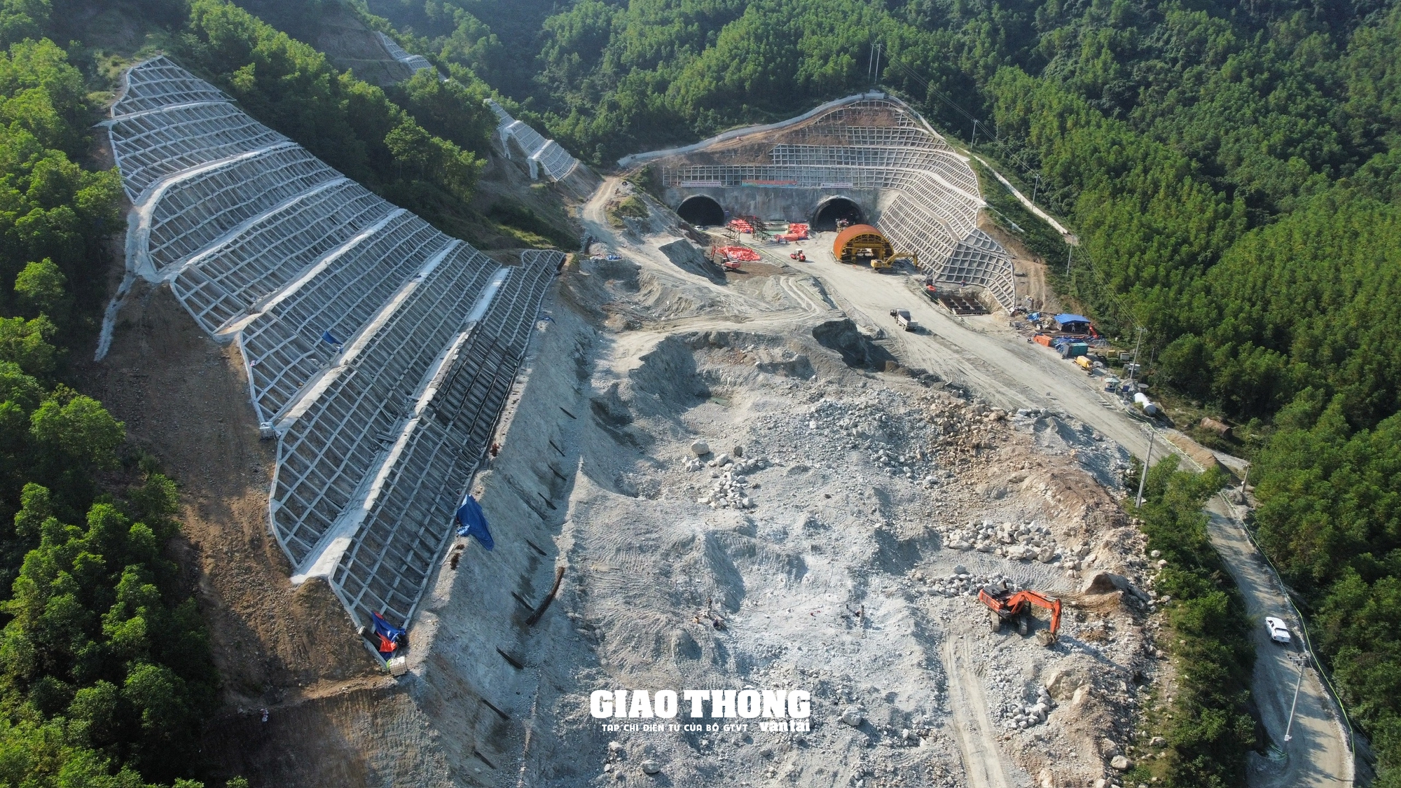 Thi công cao tốc Quảng Ngãi - Hoài Nhơn: Nhà thầu bứt tốc, lấy lại tiến độ- Ảnh 2.