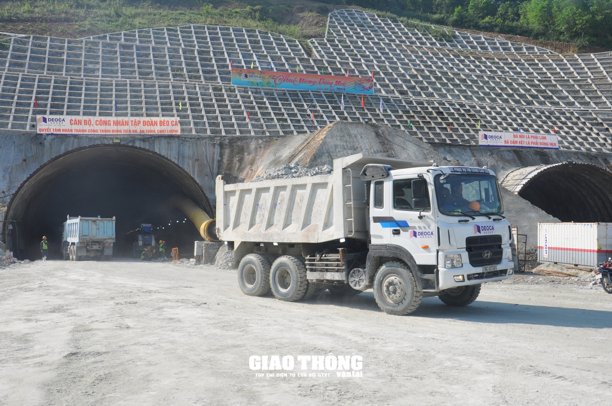 Thi công cao tốc Quảng Ngãi - Hoài Nhơn: Nhà thầu bứt tốc, lấy lại tiến độ- Ảnh 4.