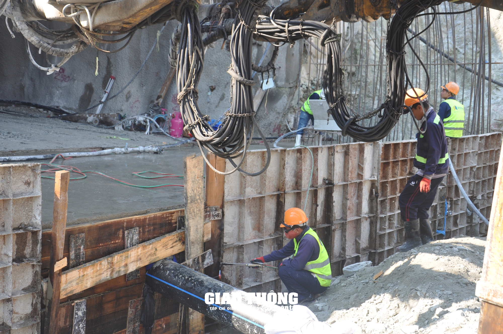 Thi công cao tốc Quảng Ngãi - Hoài Nhơn: Nhà thầu bứt tốc, lấy lại tiến độ- Ảnh 8.