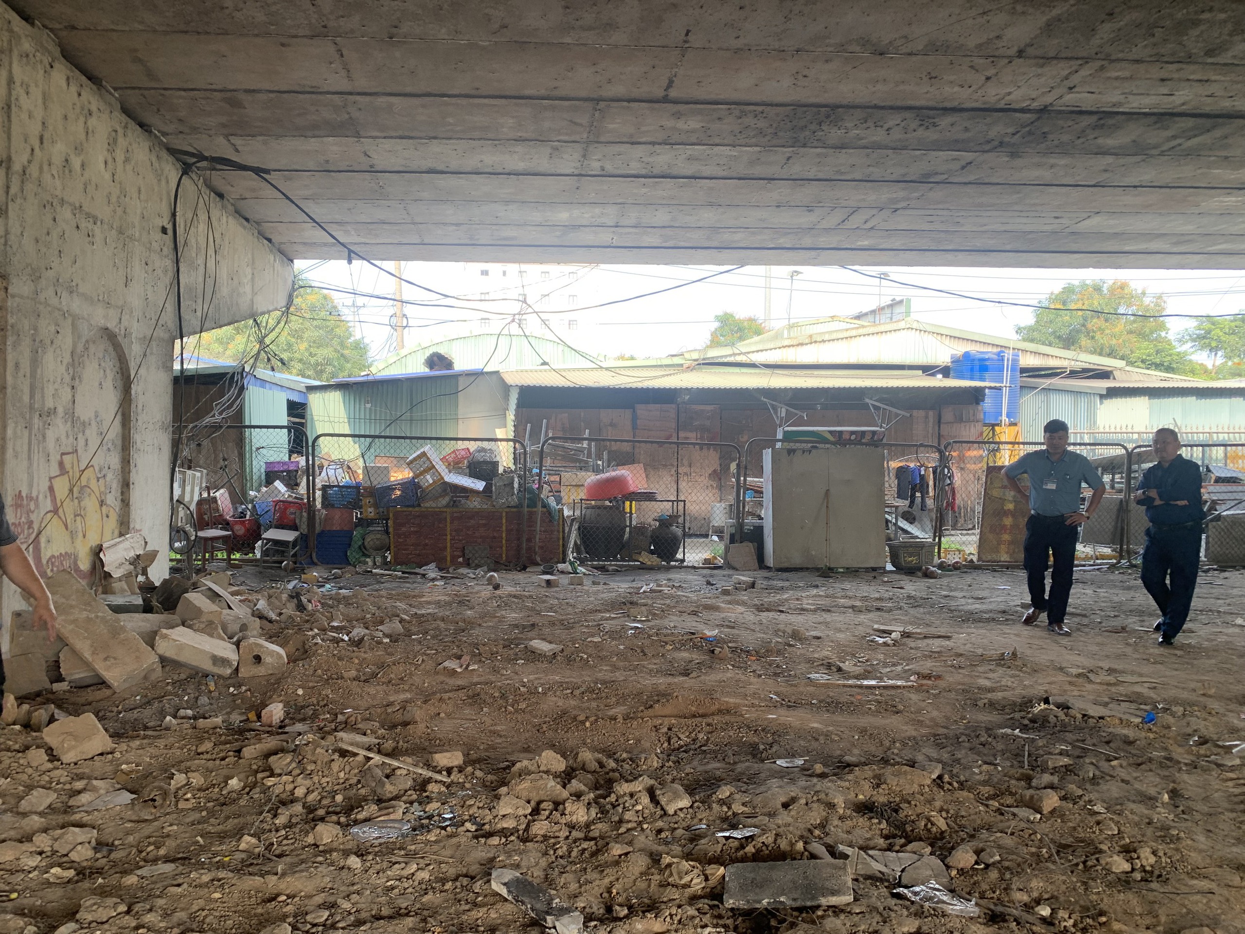 Mạnh tay giải tỏa vi phạm gầm cầu vượt Thịnh Đán - TP. Thái Nguyên- Ảnh 6.