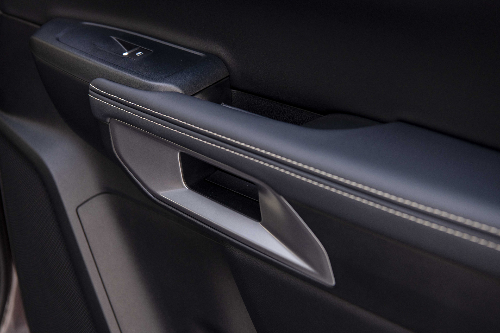 Chi tiết Ford Everest Platinum sắp chính thức ra mắt- Ảnh 14.