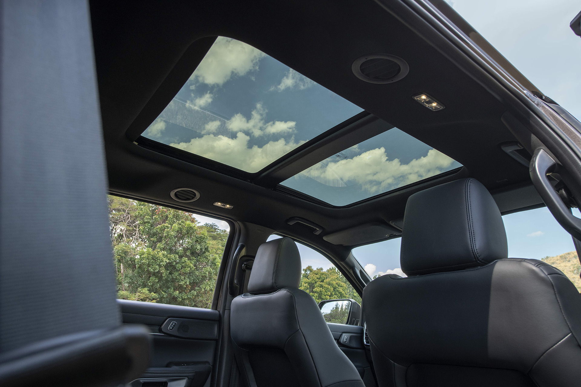 Chi tiết Ford Everest Platinum sắp chính thức ra mắt- Ảnh 8.