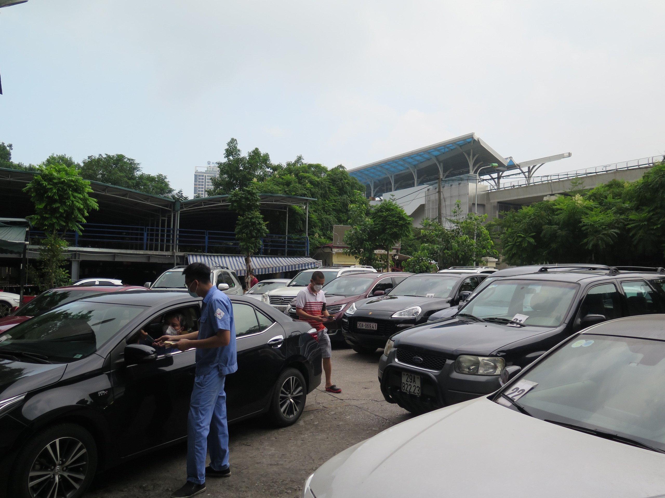 Đặt lịch đăng kiểm qua mạng không còn hấp dẫn, vì sao?- Ảnh 1. Đặt lịch đăng kiểm qua mạng không còn hấp dẫn, vì sao?- Ảnh 1.