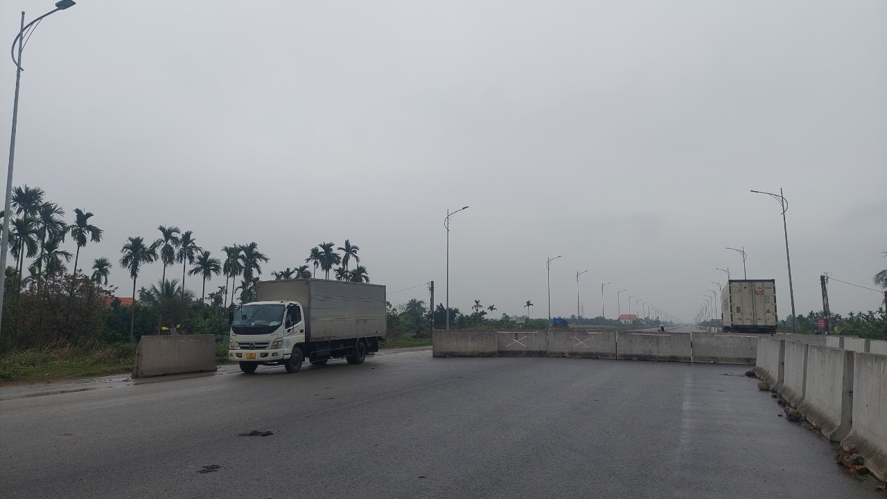 Cận cảnh dự án đường ven biển qua Hải Phòng 'đắp chiếu