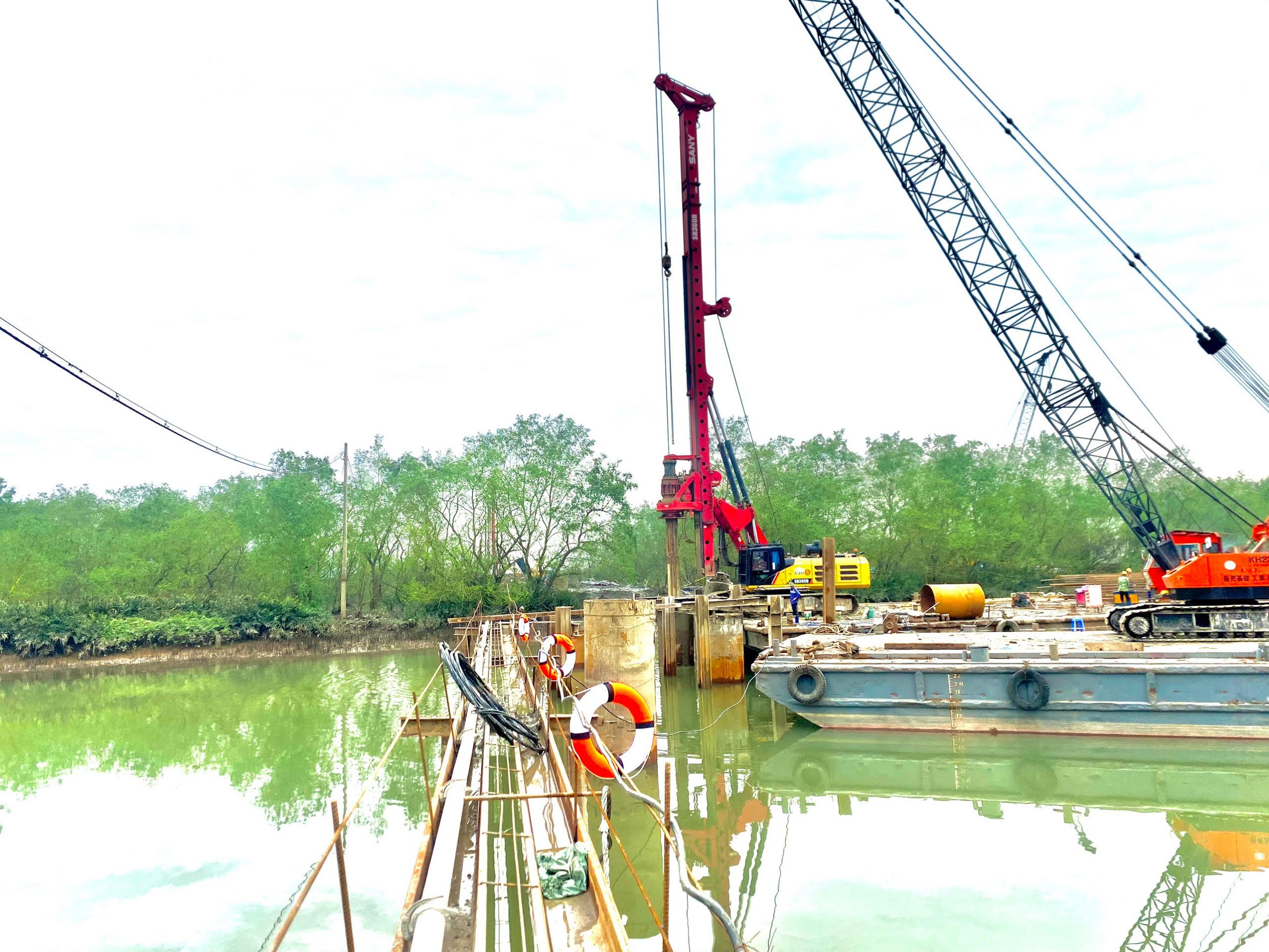 Đẩy nhanh tiến độ đường ven sông kết nối từ cao tốc Hạ Long - Hải Phòng đến thị xã Đông Triều- Ảnh 8.