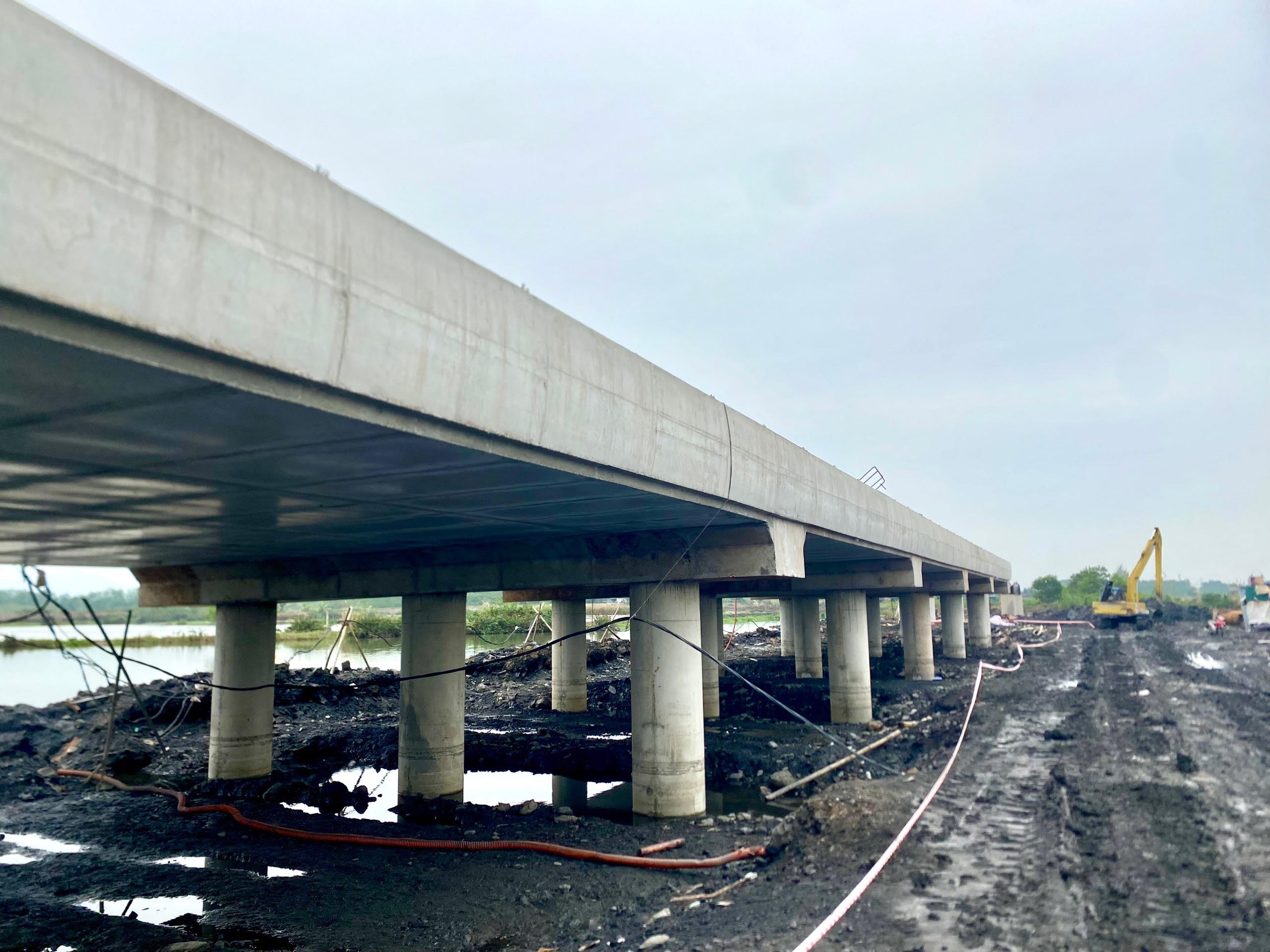 Đẩy nhanh tiến độ đường ven sông kết nối từ cao tốc Hạ Long - Hải Phòng đến thị xã Đông Triều- Ảnh 3.