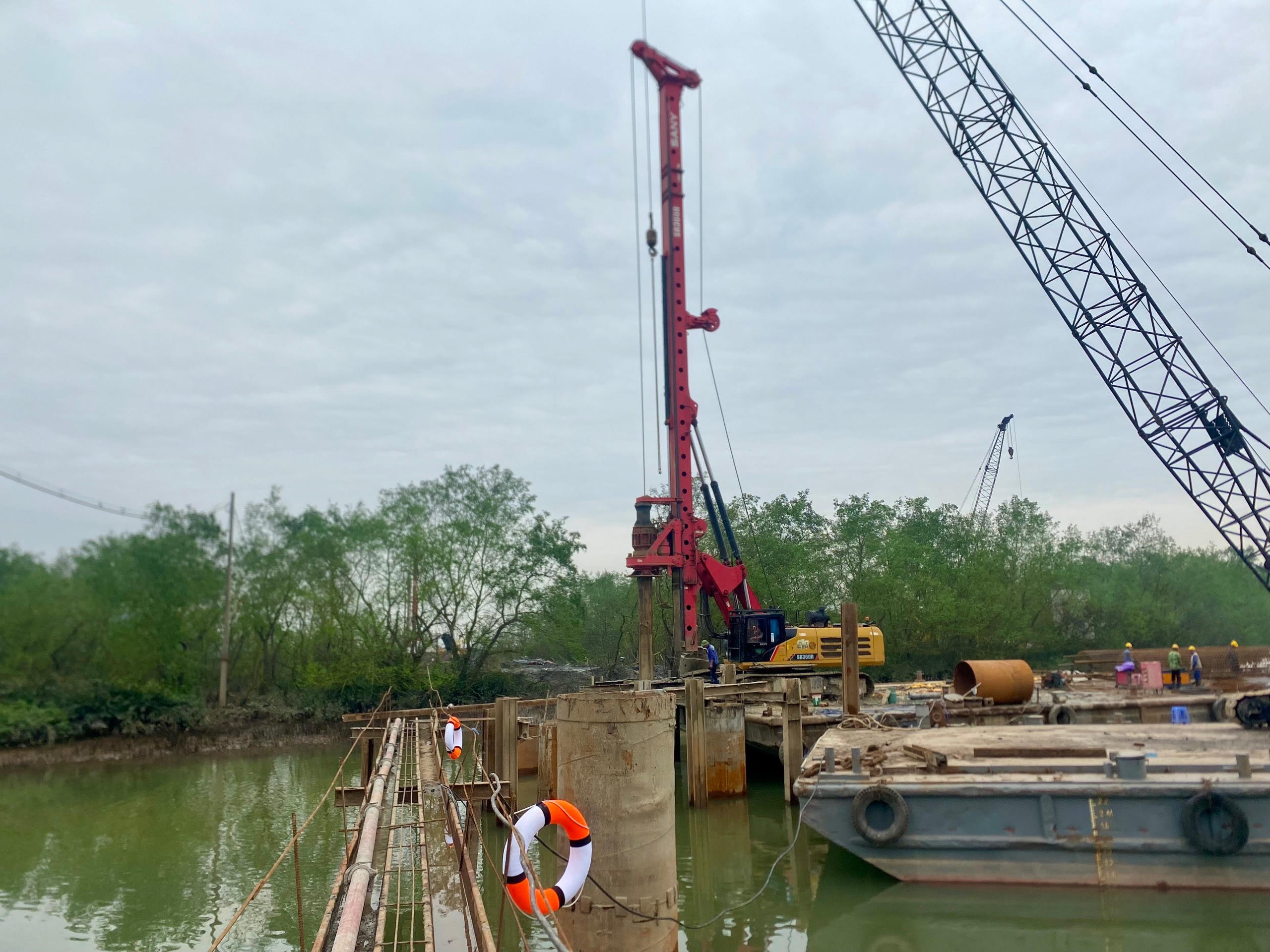 Đẩy nhanh tiến độ đường ven sông kết nối từ cao tốc Hạ Long - Hải Phòng đến thị xã Đông Triều- Ảnh 4.