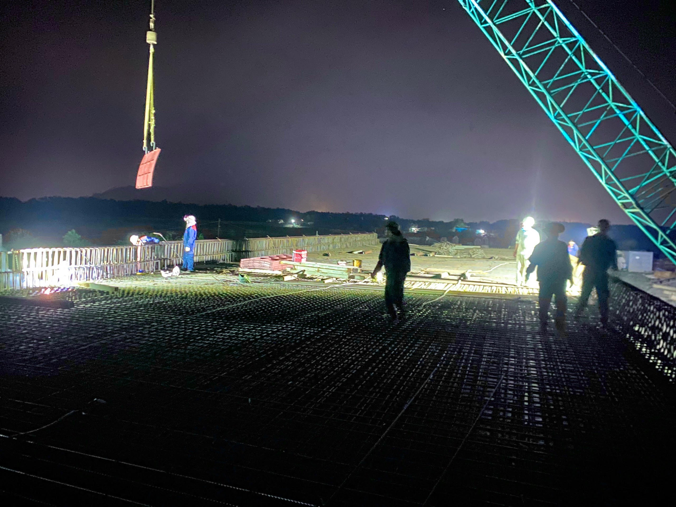 Đẩy nhanh tiến độ đường ven sông kết nối từ cao tốc Hạ Long - Hải Phòng đến thị xã Đông Triều- Ảnh 5.