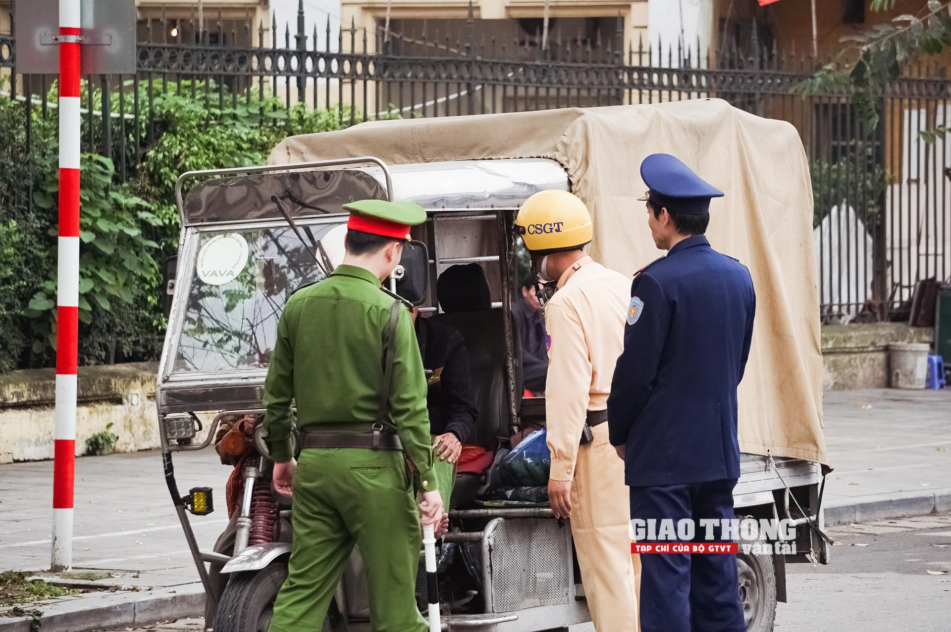 Cận cảnh liên ngành Hà Nội dẹp Cận cảnh liên ngành Hà Nội dẹp