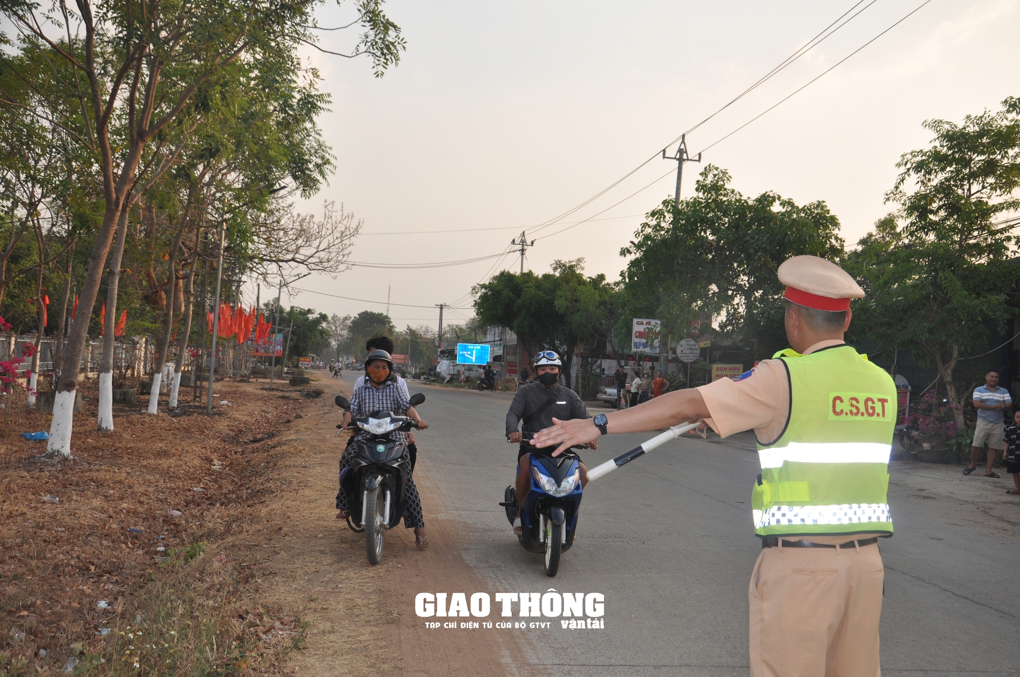 Gia Lai: Ngăn chặn tình trạng học sinh, thanh thiếu niên điều khiển phương tiện khi không có giấy phép lái xe - Ảnh 7.