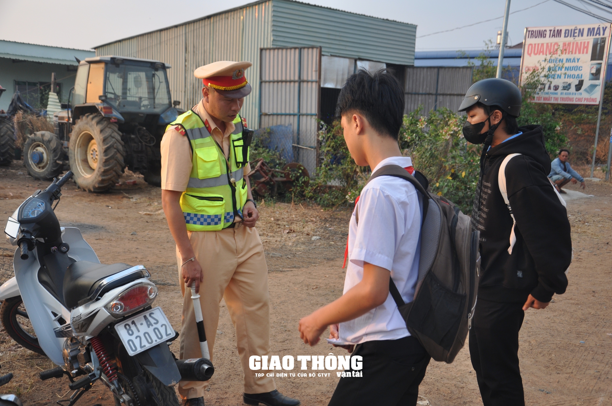 Gia Lai: Ngăn chặn tình trạng học sinh, thanh thiếu niên điều khiển phương tiện khi không có giấy phép lái xe - Ảnh 6.
