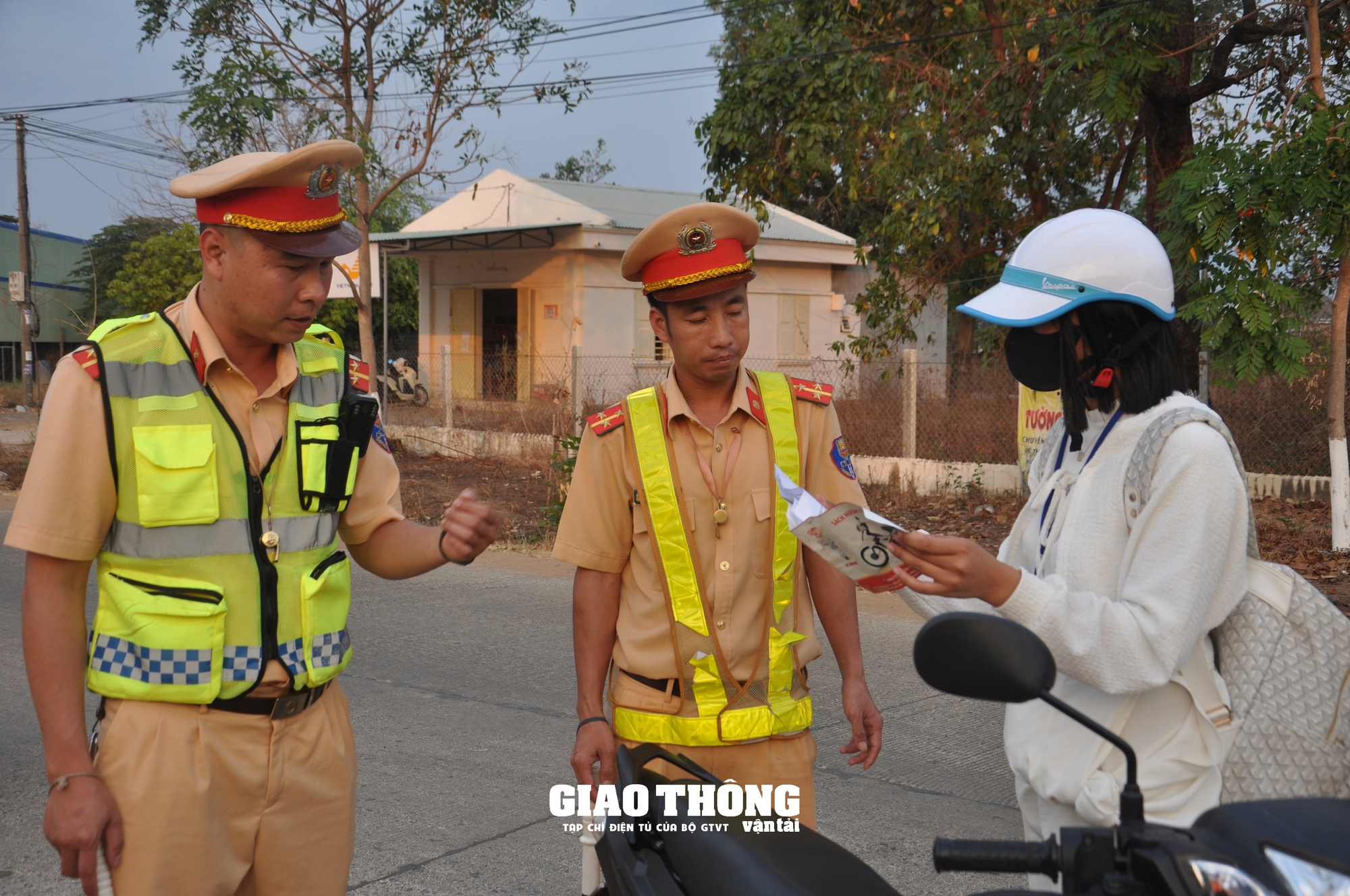 Gia Lai: Ngăn chặn tình trạng học sinh, thanh thiếu niên điều khiển phương tiện khi không có giấy phép lái xe - Ảnh 5.