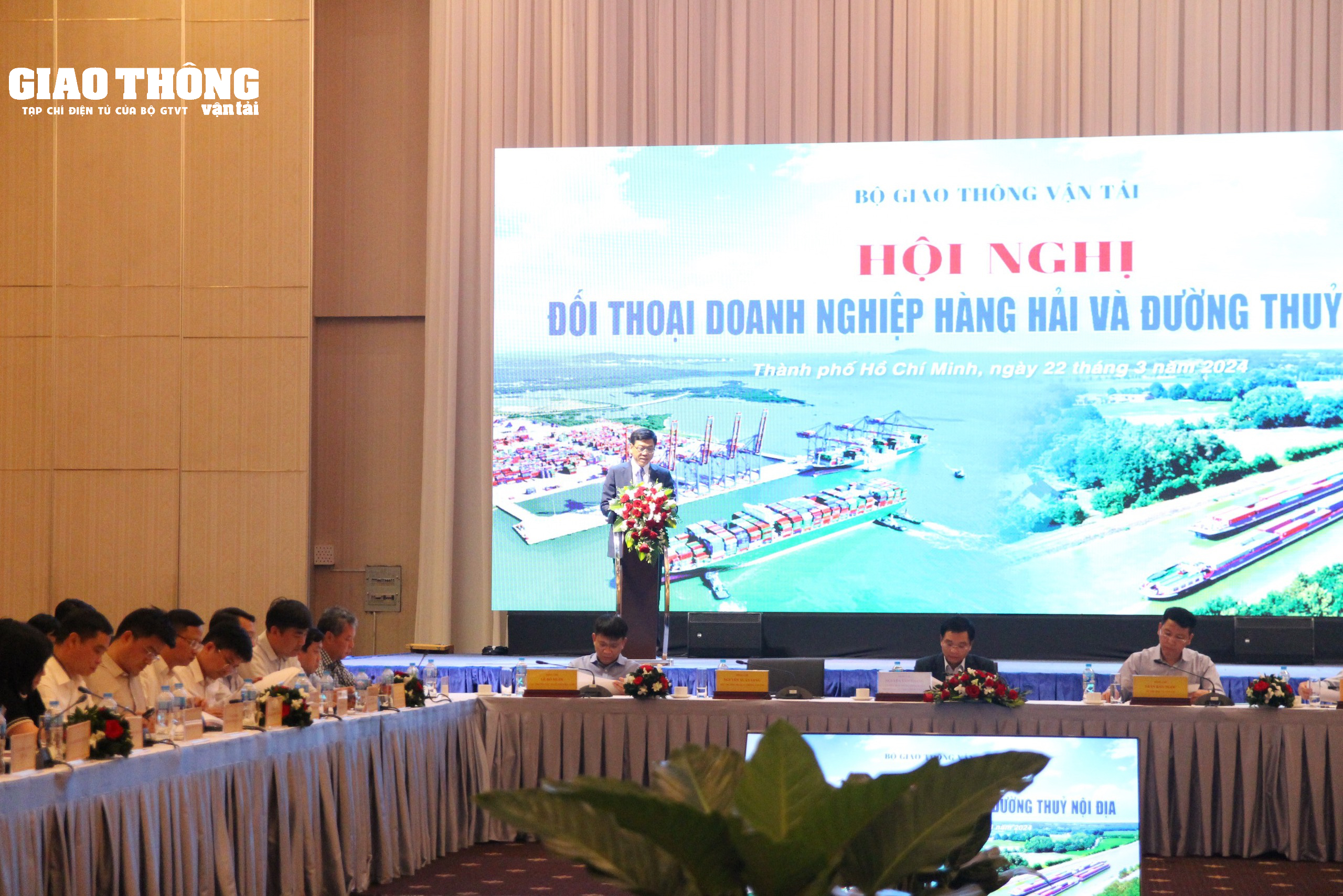 Đối thoại doanh nghiệp hàng hải và đường thủy: Phát huy thế mạnh 