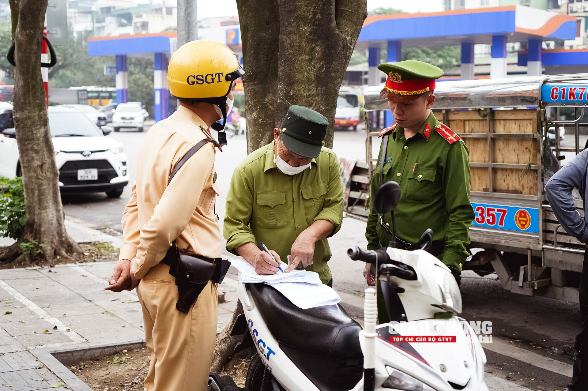 Cận cảnh liên ngành Hà Nội dẹp Cận cảnh liên ngành Hà Nội dẹp