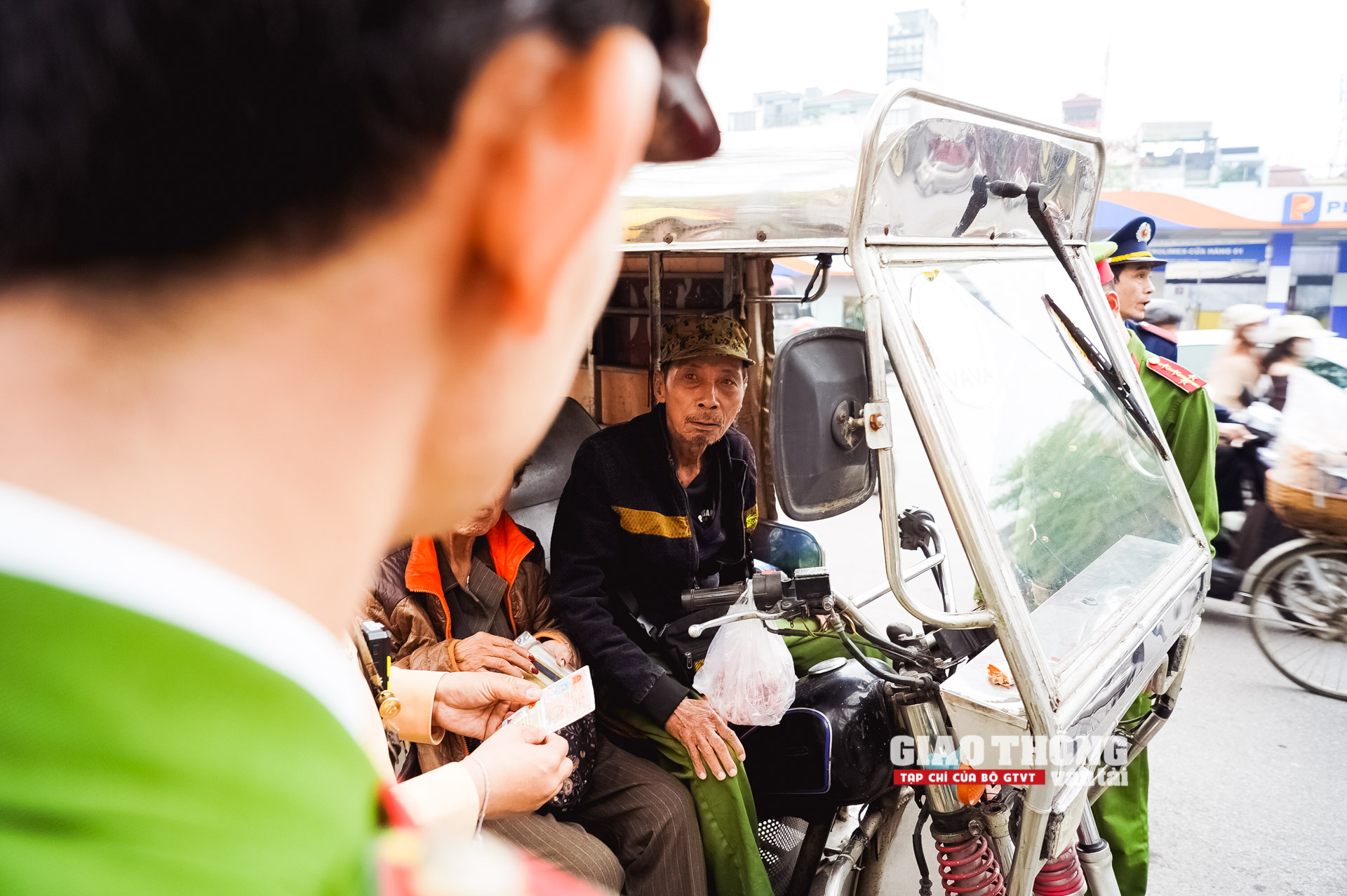 Cận cảnh liên ngành Hà Nội dẹp Cận cảnh liên ngành Hà Nội dẹp