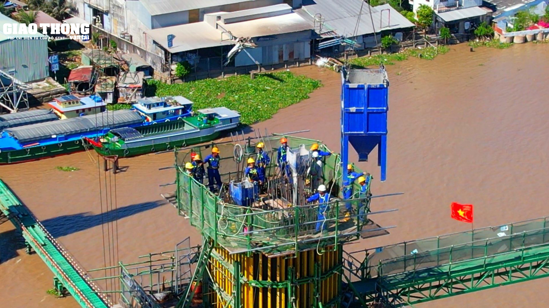 Thủ tướng Chính phủ kiểm tra dự án cầu Rạch Miễu 2 trong đêm- Ảnh 5.