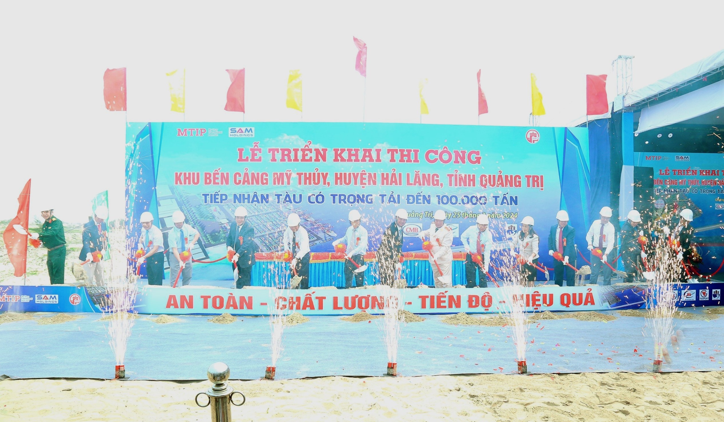 Quảng Trị triển khai thi công Khu bến cảng Mỹ Thủy có tổng mức đầu tư hơn 14.000 tỷ đồng- Ảnh 1.