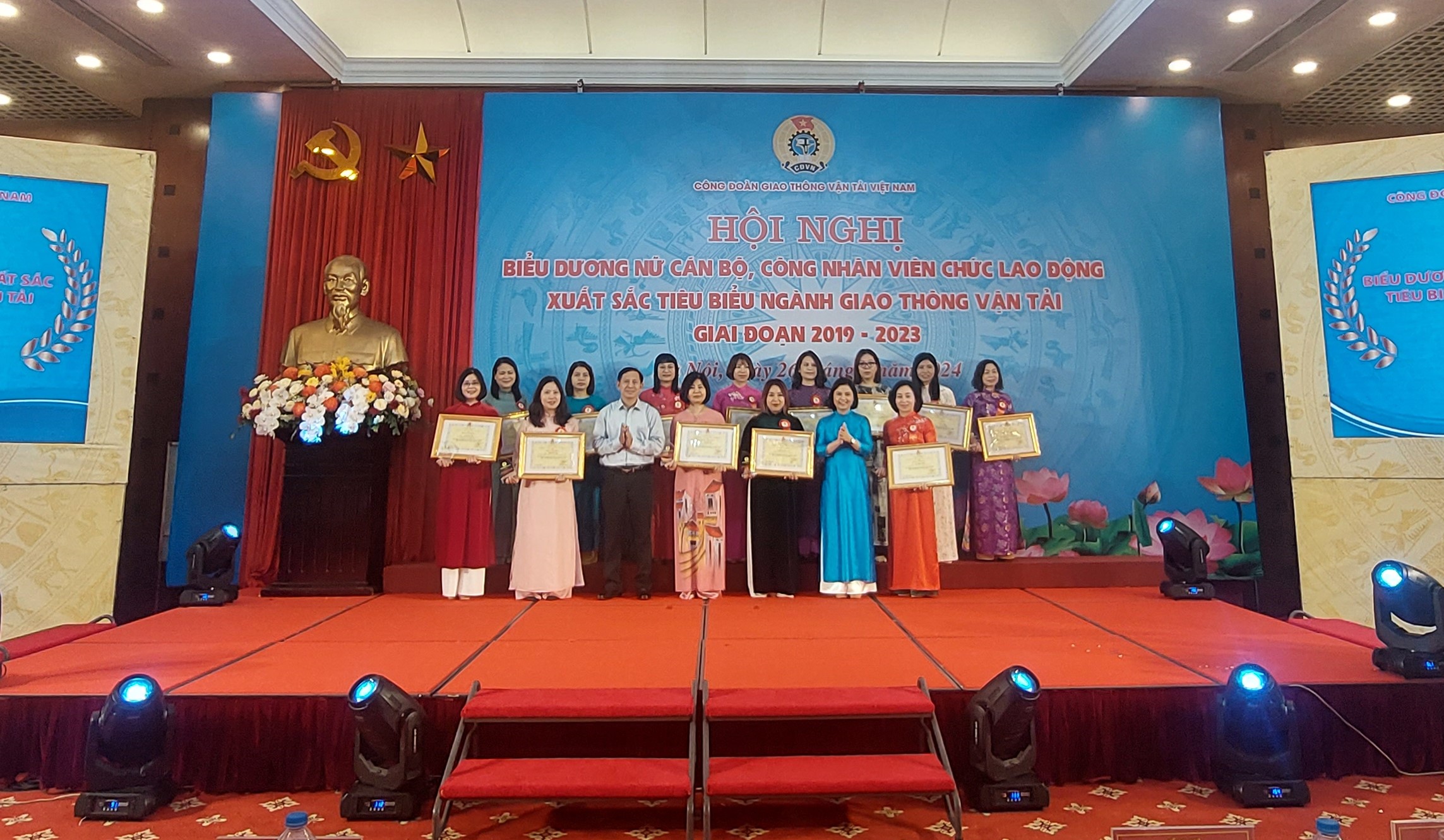 Chùm ảnh: Vinh danh 80 gương mặt nữ cán bộ, lao động tiêu biểu ngành GTVT- Ảnh 8.