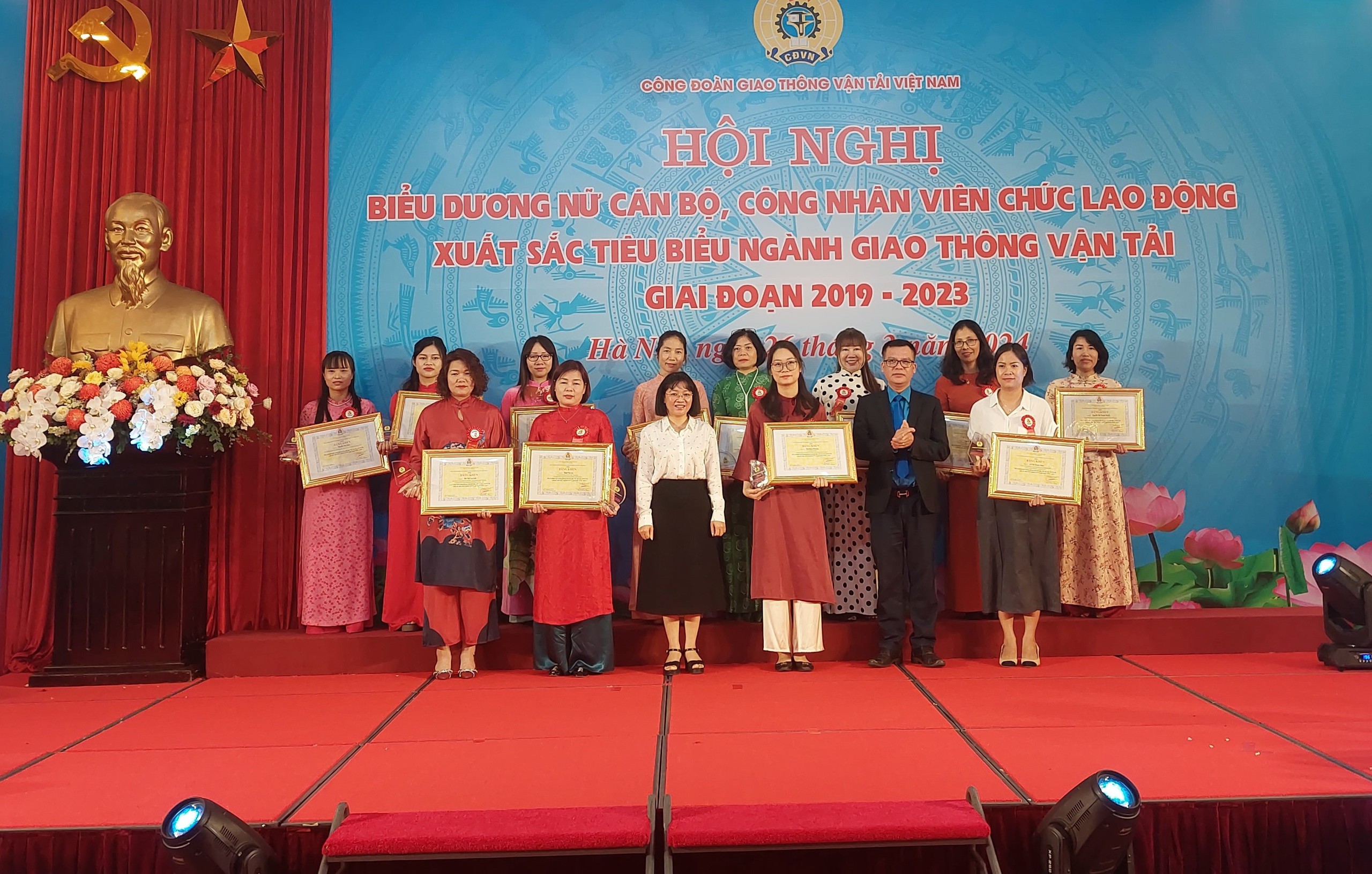 Chùm ảnh: Vinh danh 80 gương mặt nữ cán bộ, lao động tiêu biểu ngành GTVT- Ảnh 9.