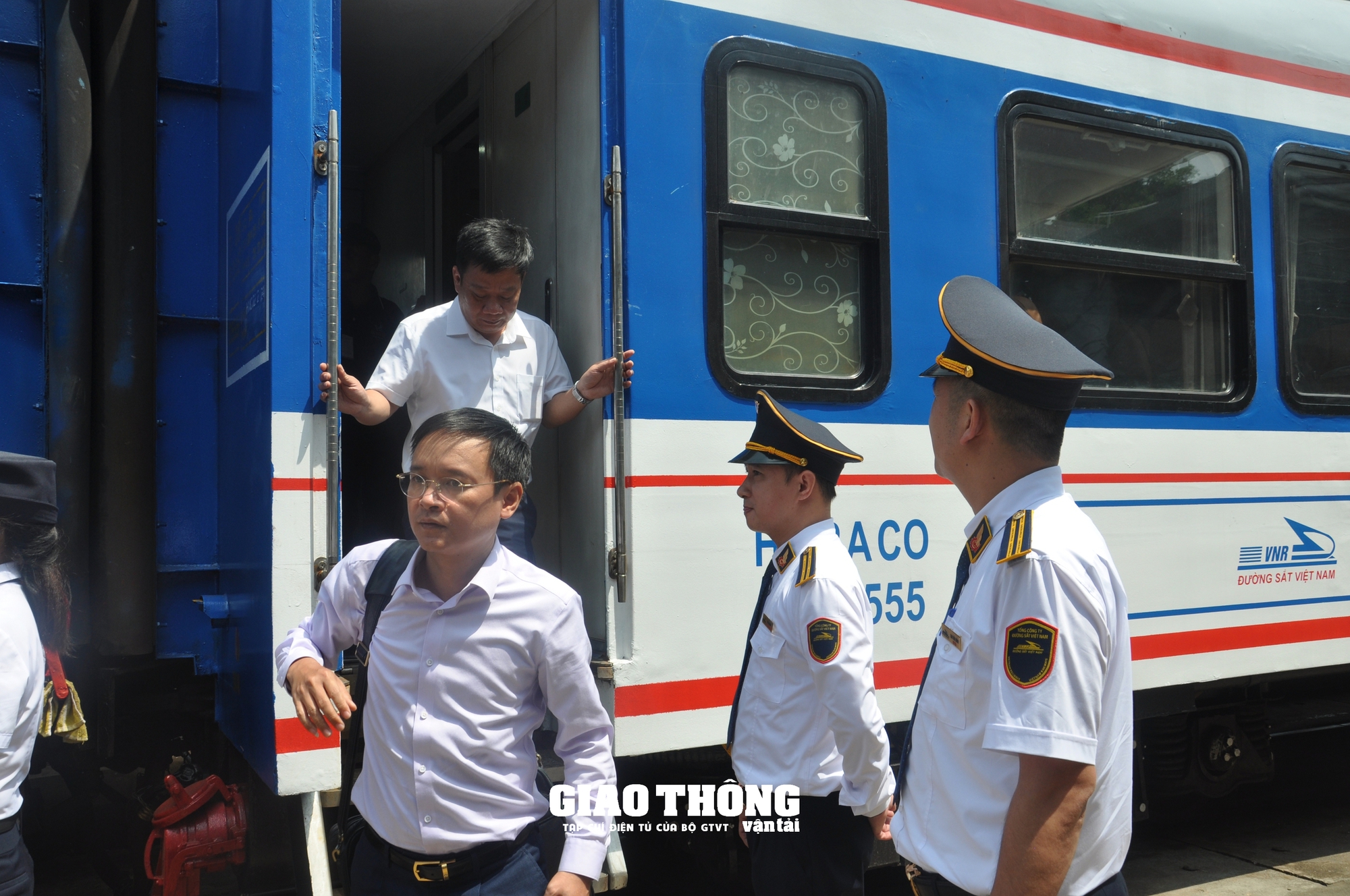 Ngày đầu khai thác đoàn tàu du lịch nối Huế - Đà Nẵng: Hành khách nói gì?- Ảnh 4.