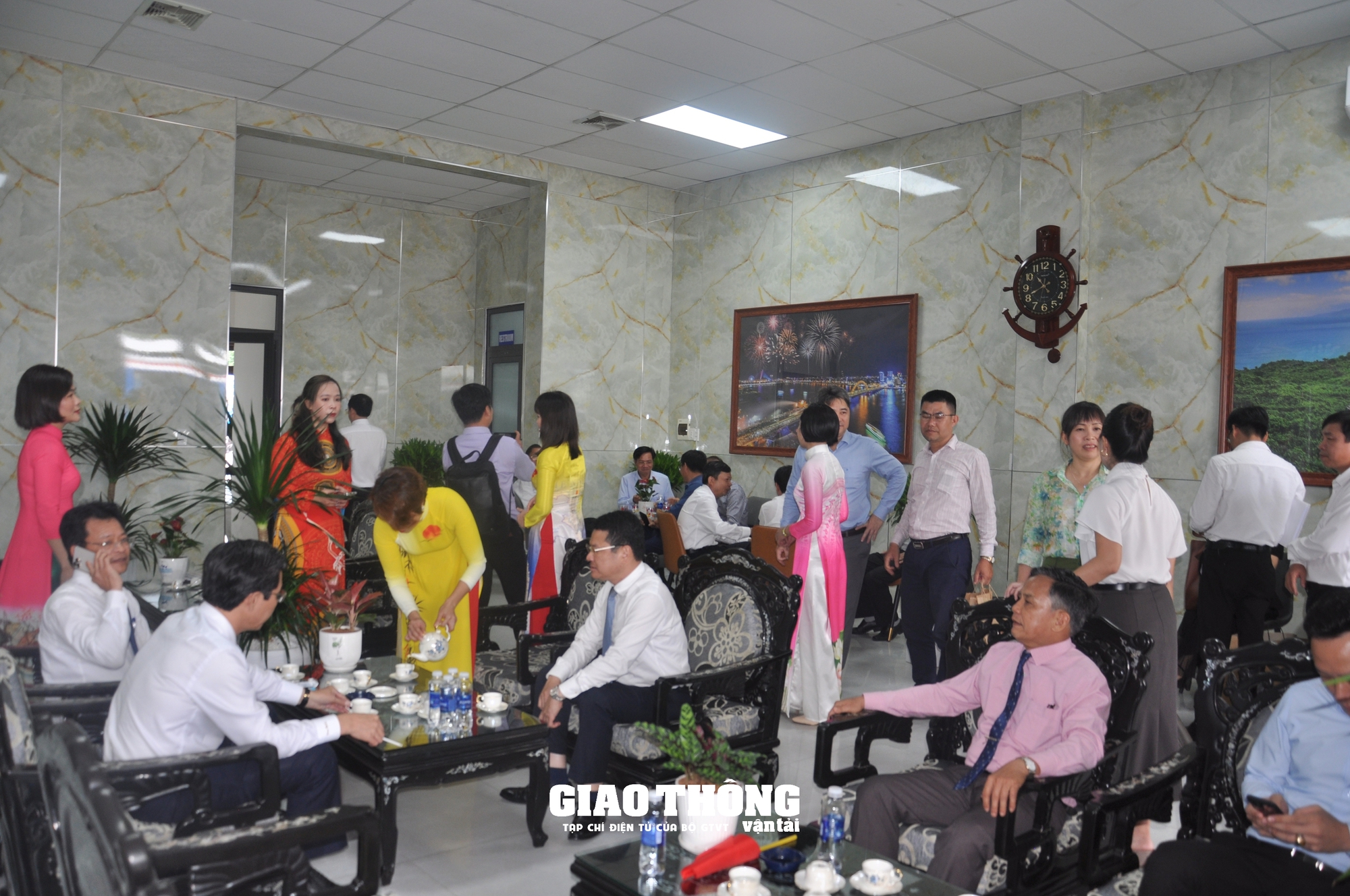 Ngày đầu khai thác đoàn tàu du lịch nối Huế - Đà Nẵng: Hành khách nói gì?- Ảnh 5.