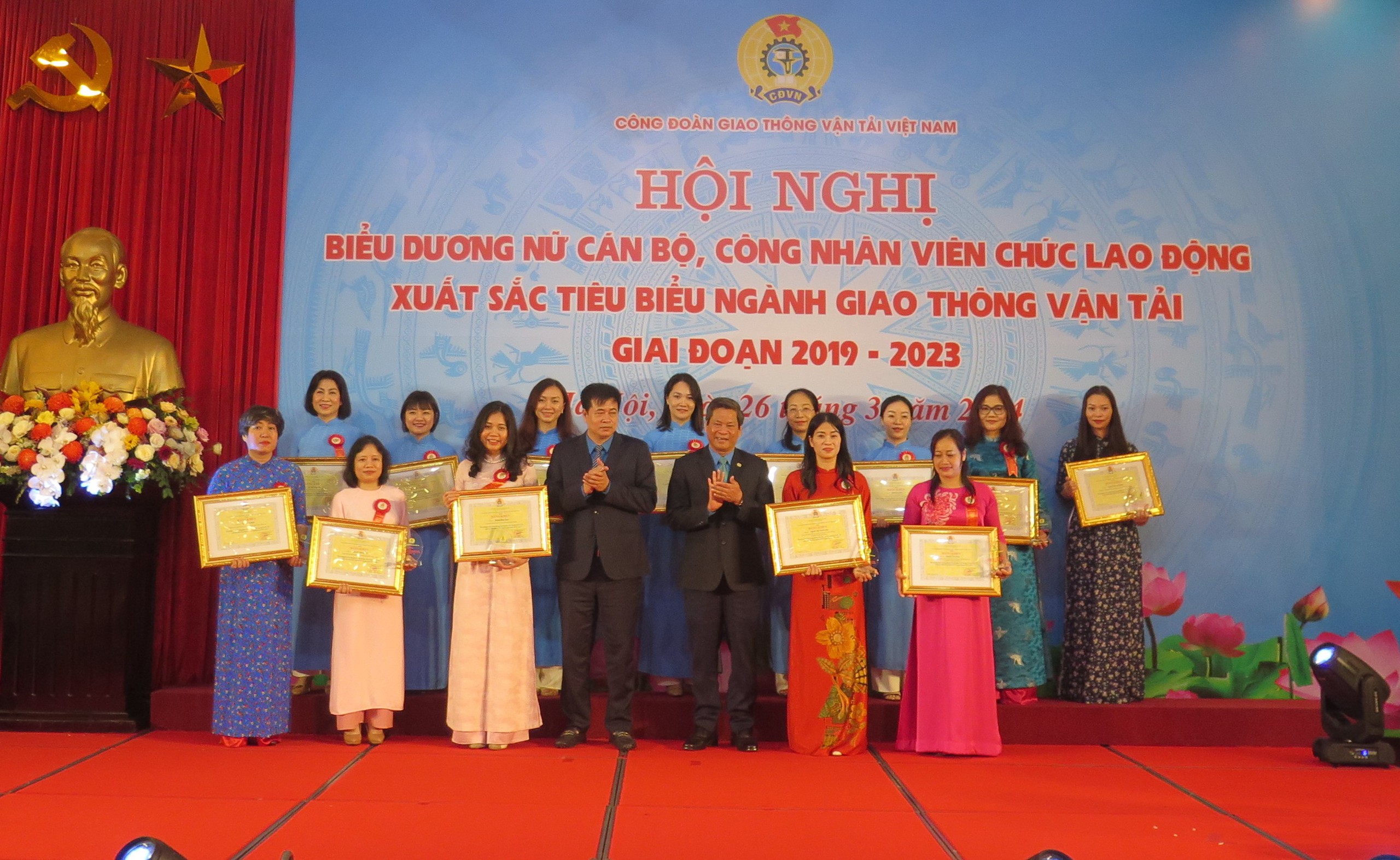 Chùm ảnh: Vinh danh 80 gương mặt nữ cán bộ, lao động tiêu biểu ngành GTVT- Ảnh 5.