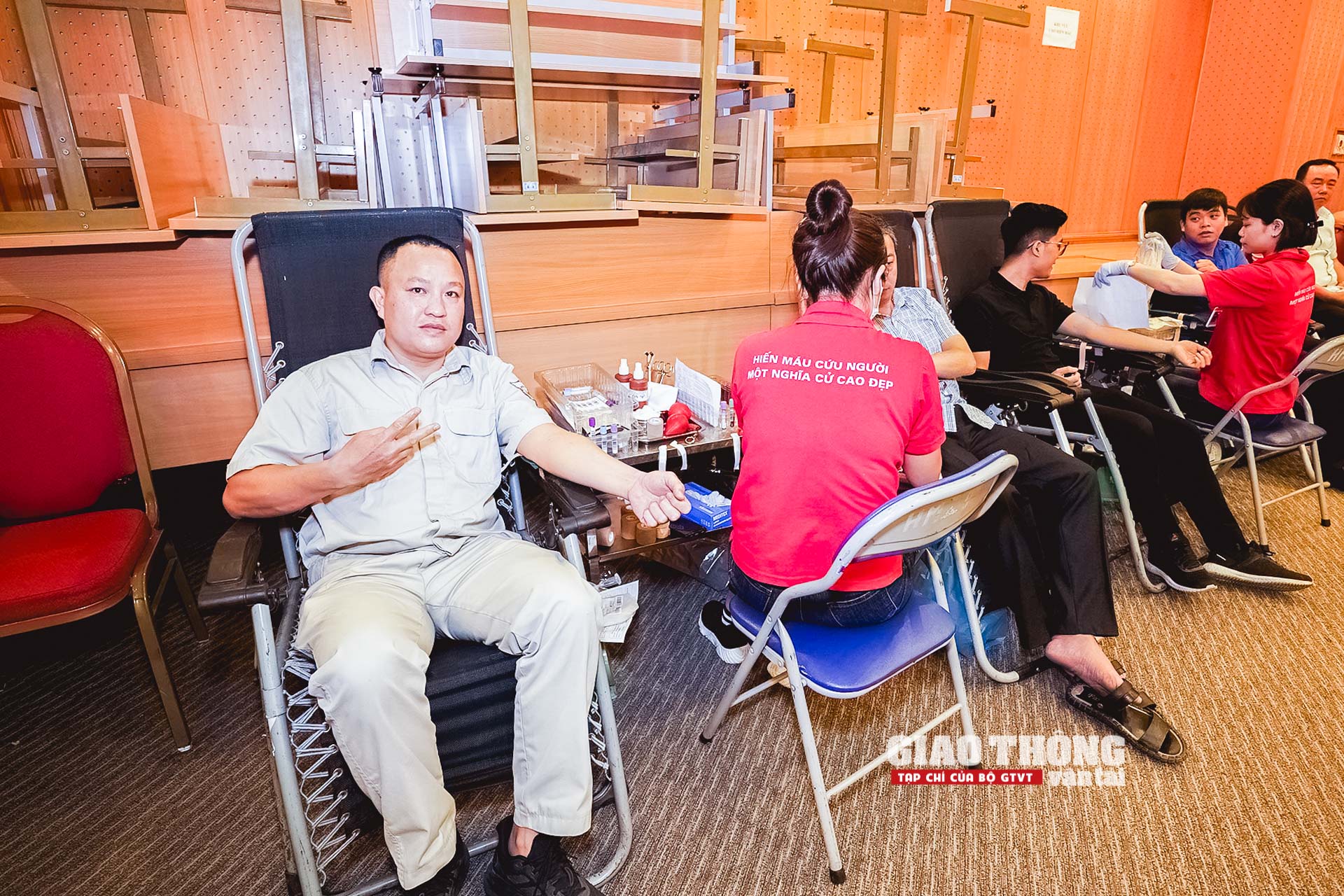 Thanh niên Bộ GTVT tổ chức ngày hội hiến máu tình nguyện- Ảnh 13. Thanh niên Bộ GTVT tổ chức ngày hội hiến máu tình nguyện- Ảnh 13.