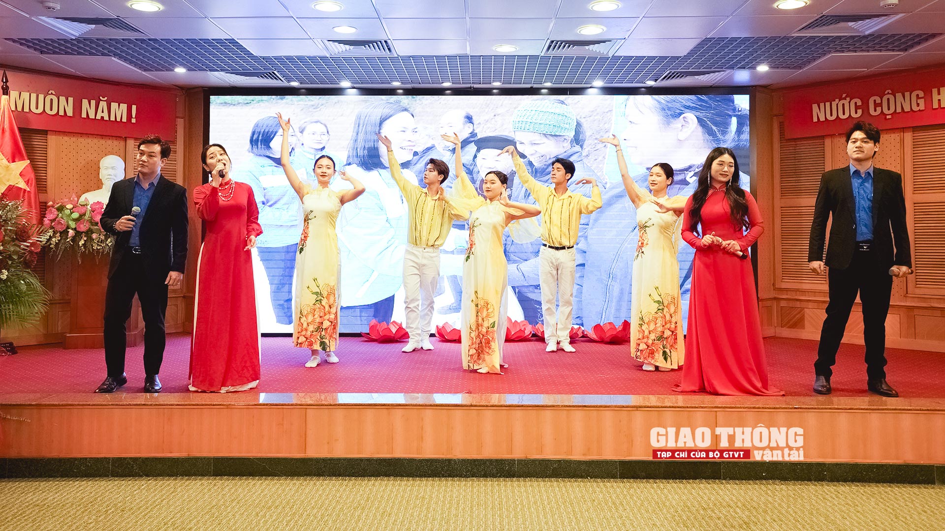 Thanh niên Bộ GTVT tổ chức ngày hội hiến máu tình nguyện- Ảnh 7. Thanh niên Bộ GTVT tổ chức ngày hội hiến máu tình nguyện- Ảnh 7.