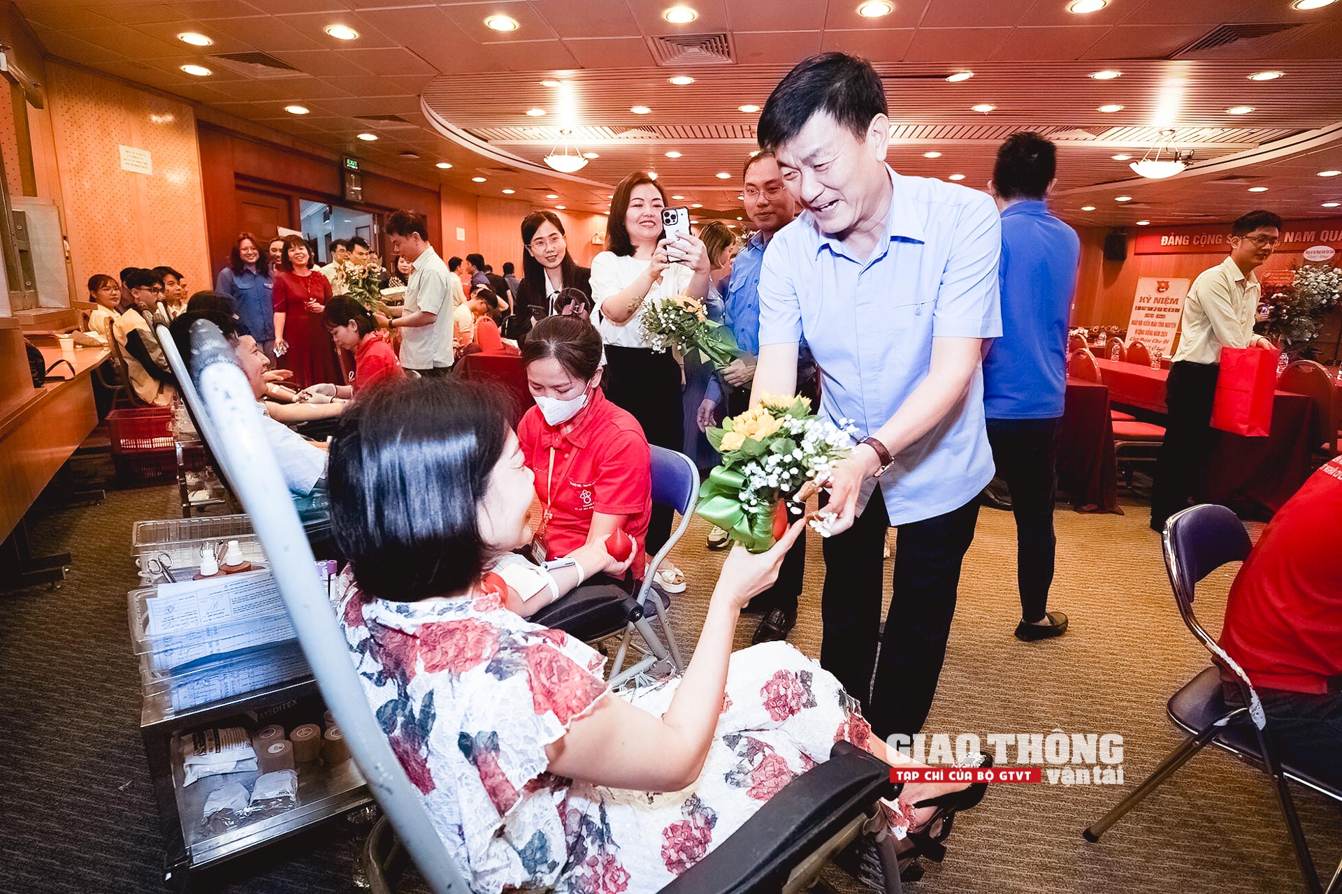 Thanh niên Bộ GTVT tổ chức ngày hội hiến máu tình nguyện- Ảnh 27. Thanh niên Bộ GTVT tổ chức ngày hội hiến máu tình nguyện- Ảnh 27.