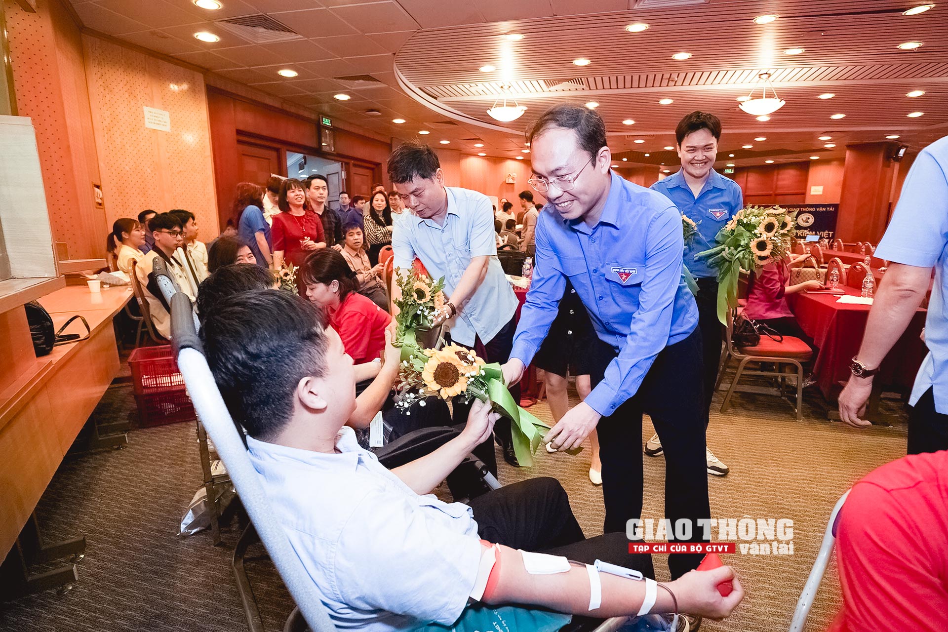 Thanh niên Bộ GTVT tổ chức ngày hội hiến máu tình nguyện- Ảnh 20. Thanh niên Bộ GTVT tổ chức ngày hội hiến máu tình nguyện- Ảnh 20.