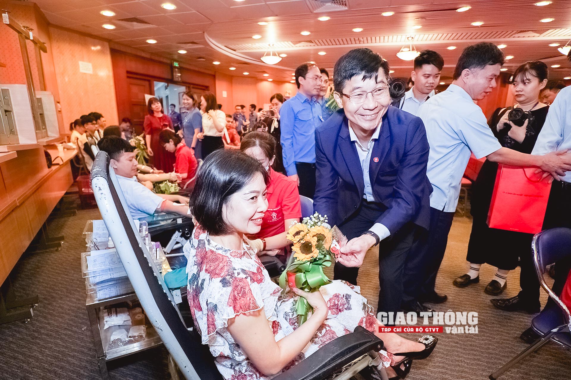 Thanh niên Bộ GTVT tổ chức ngày hội hiến máu tình nguyện- Ảnh 21. Thanh niên Bộ GTVT tổ chức ngày hội hiến máu tình nguyện- Ảnh 21.