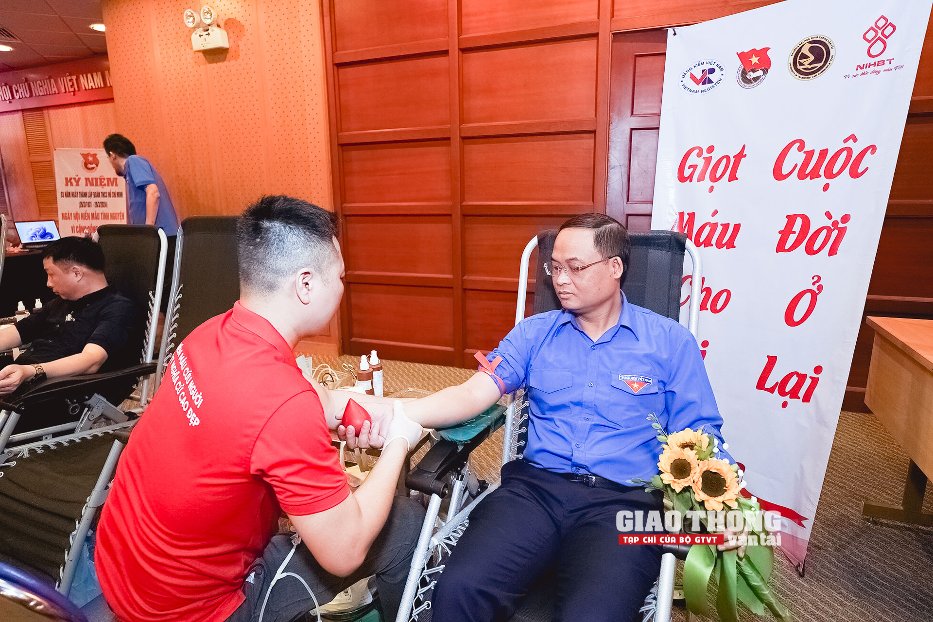 Thanh niên Bộ GTVT tổ chức ngày hội hiến máu tình nguyện- Ảnh 14. Thanh niên Bộ GTVT tổ chức ngày hội hiến máu tình nguyện- Ảnh 14.