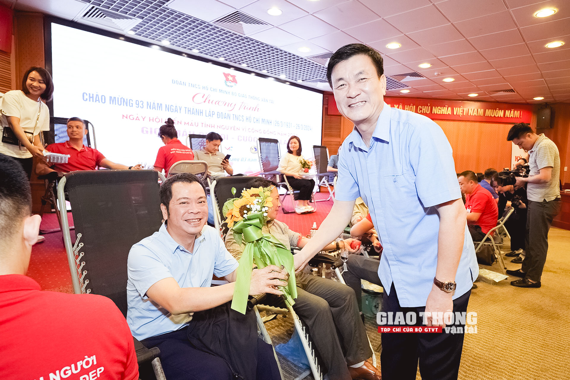 Thanh niên Bộ GTVT tổ chức ngày hội hiến máu tình nguyện- Ảnh 29. Thanh niên Bộ GTVT tổ chức ngày hội hiến máu tình nguyện- Ảnh 29.