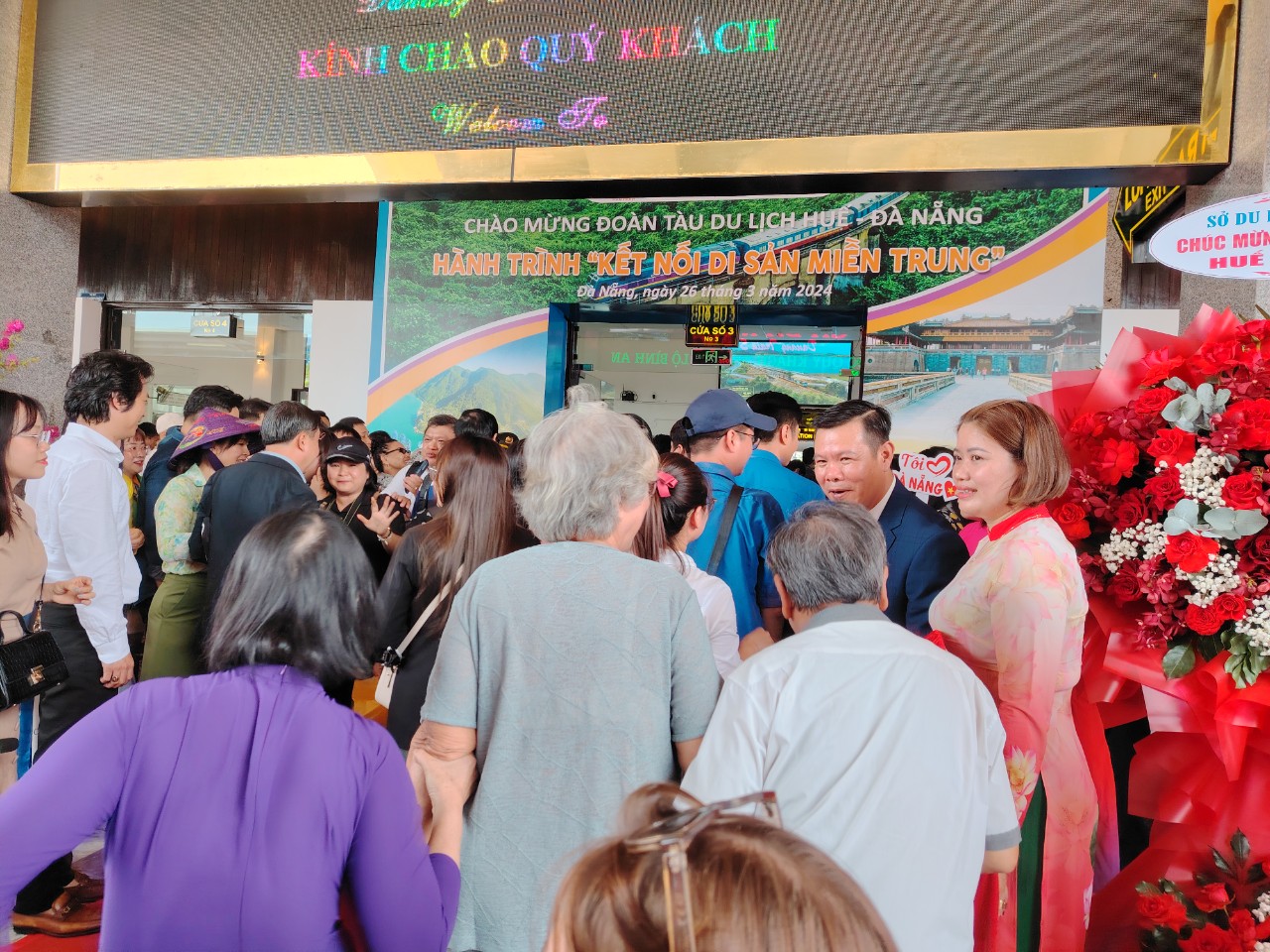 Ngày đầu khai thác đoàn tàu du lịch nối Huế - Đà Nẵng: Hành khách nói gì?- Ảnh 12.
