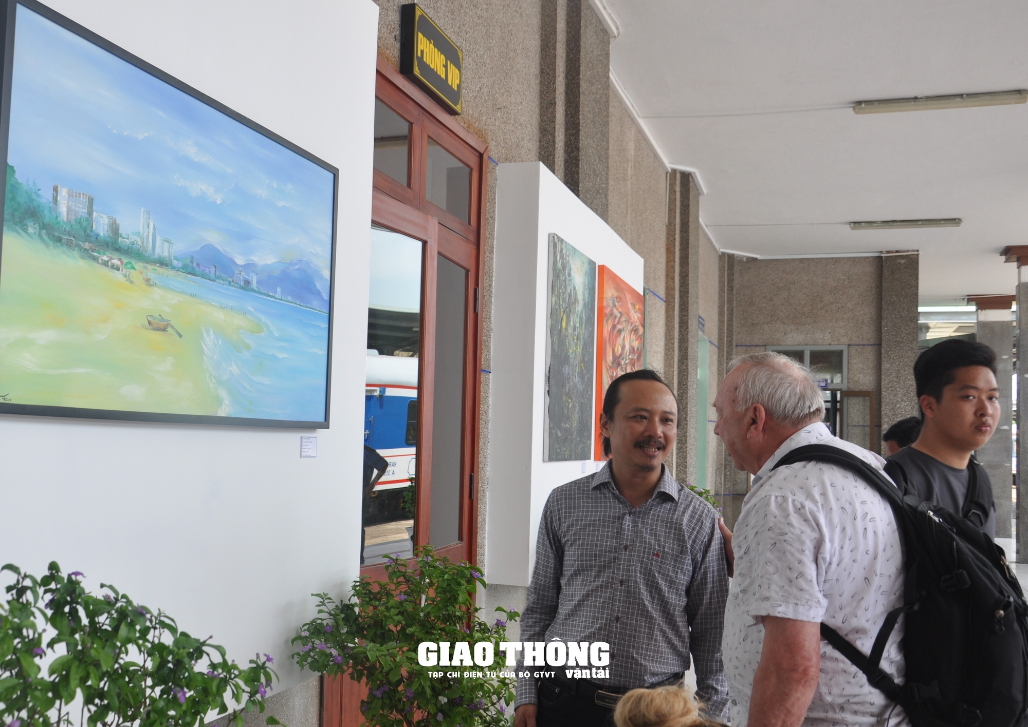 Hành khách đi tàu 