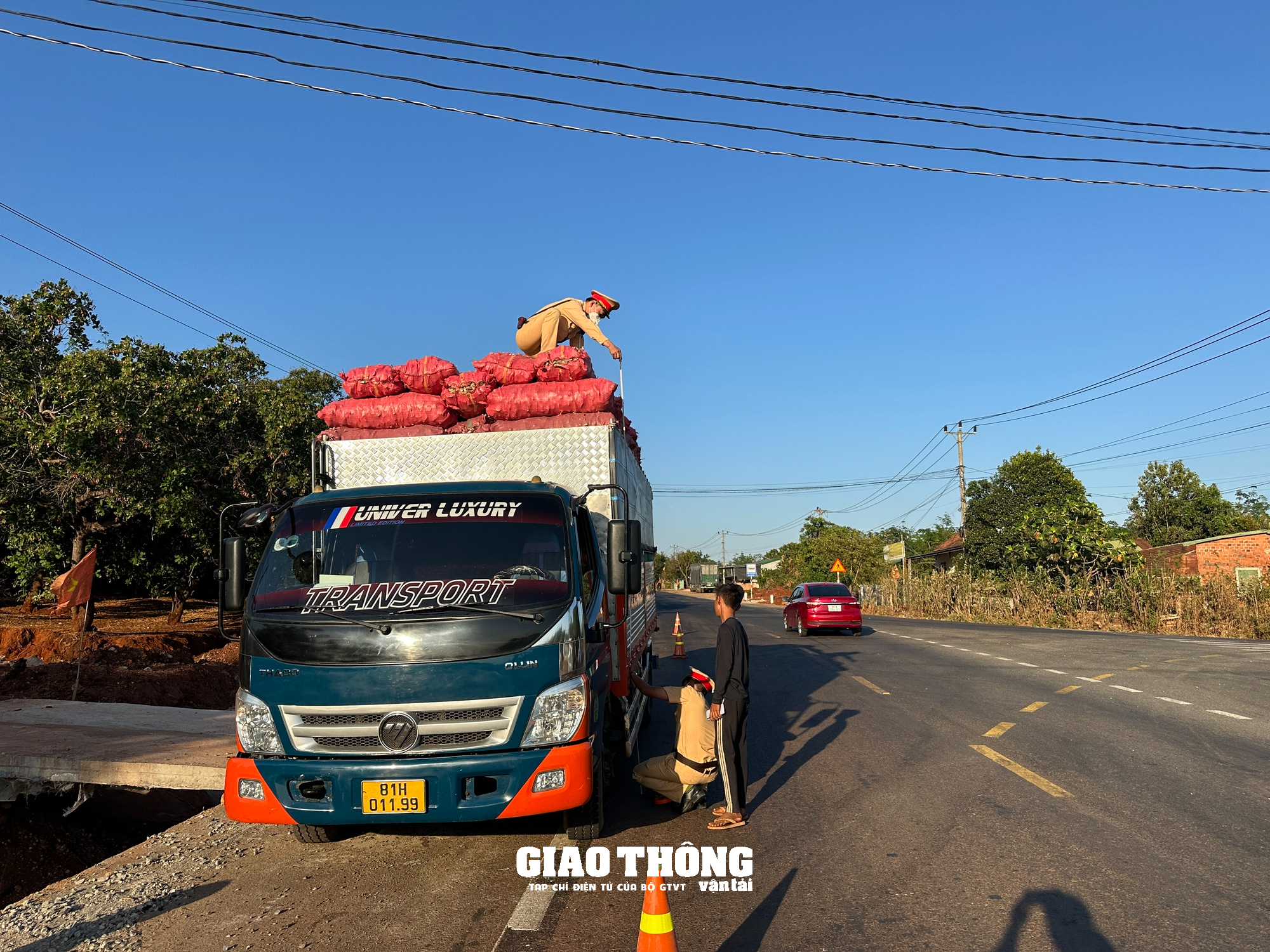 Lập lại trật tự ATGT trên tuyến QL19, QL14C qua Gia Lai sau phản ánh của Tạp chí GTVT- Ảnh 1.