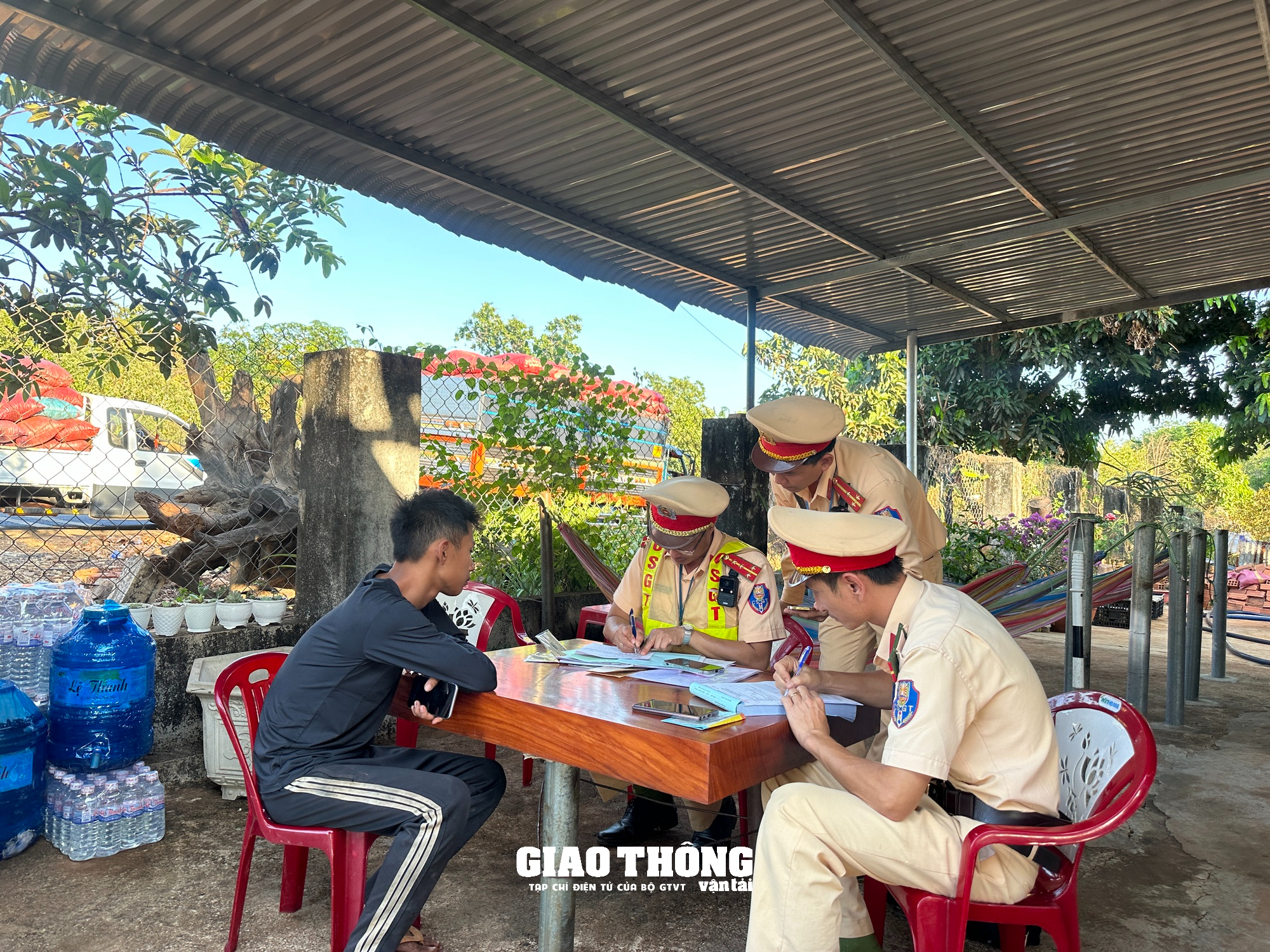 Lập lại trật tự ATGT trên tuyến QL19, QL14C qua Gia Lai sau phản ánh của Tạp chí GTVT- Ảnh 3.