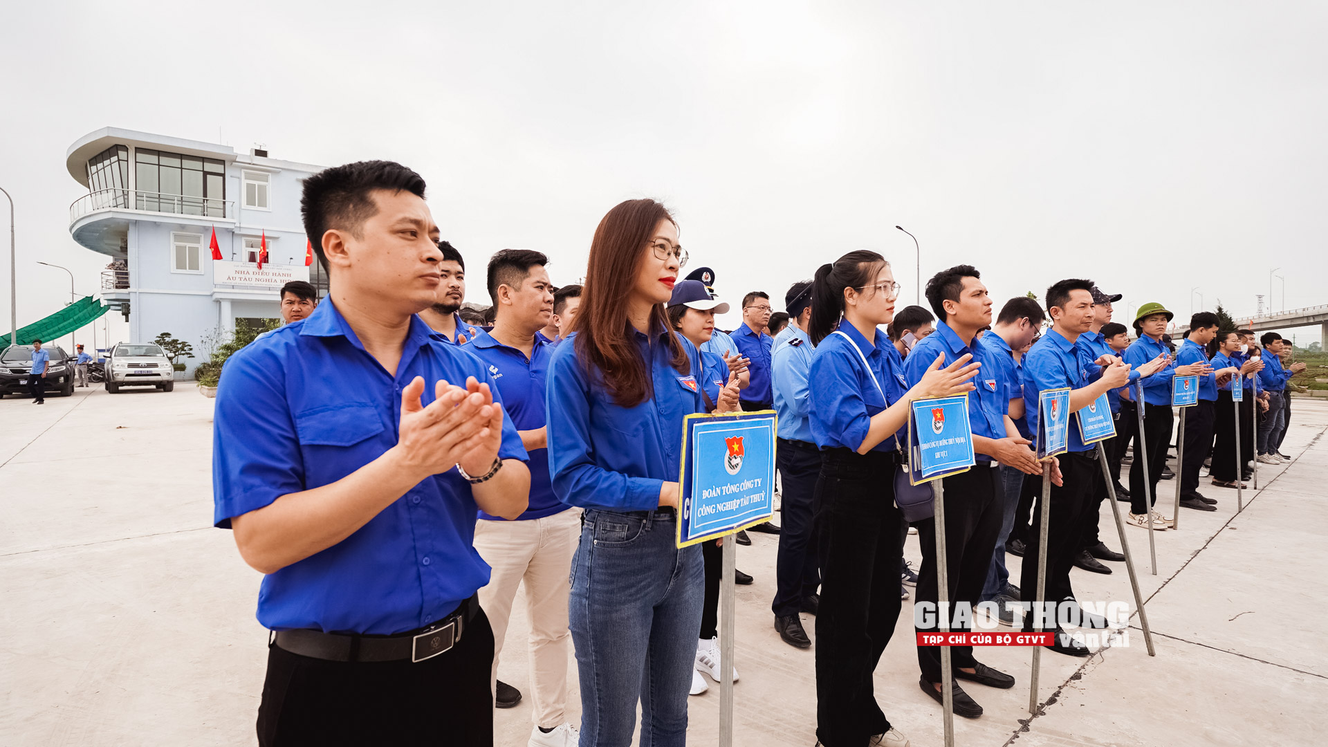 Tuổi trẻ ngành GTVT trồng cây xanh, xây nhà nhân ái ở Nam Định- Ảnh 2.