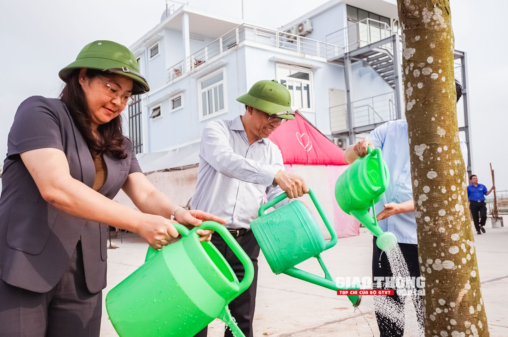 Tuổi trẻ ngành GTVT trồng cây xanh, xây nhà nhân ái ở Nam Định- Ảnh 8.