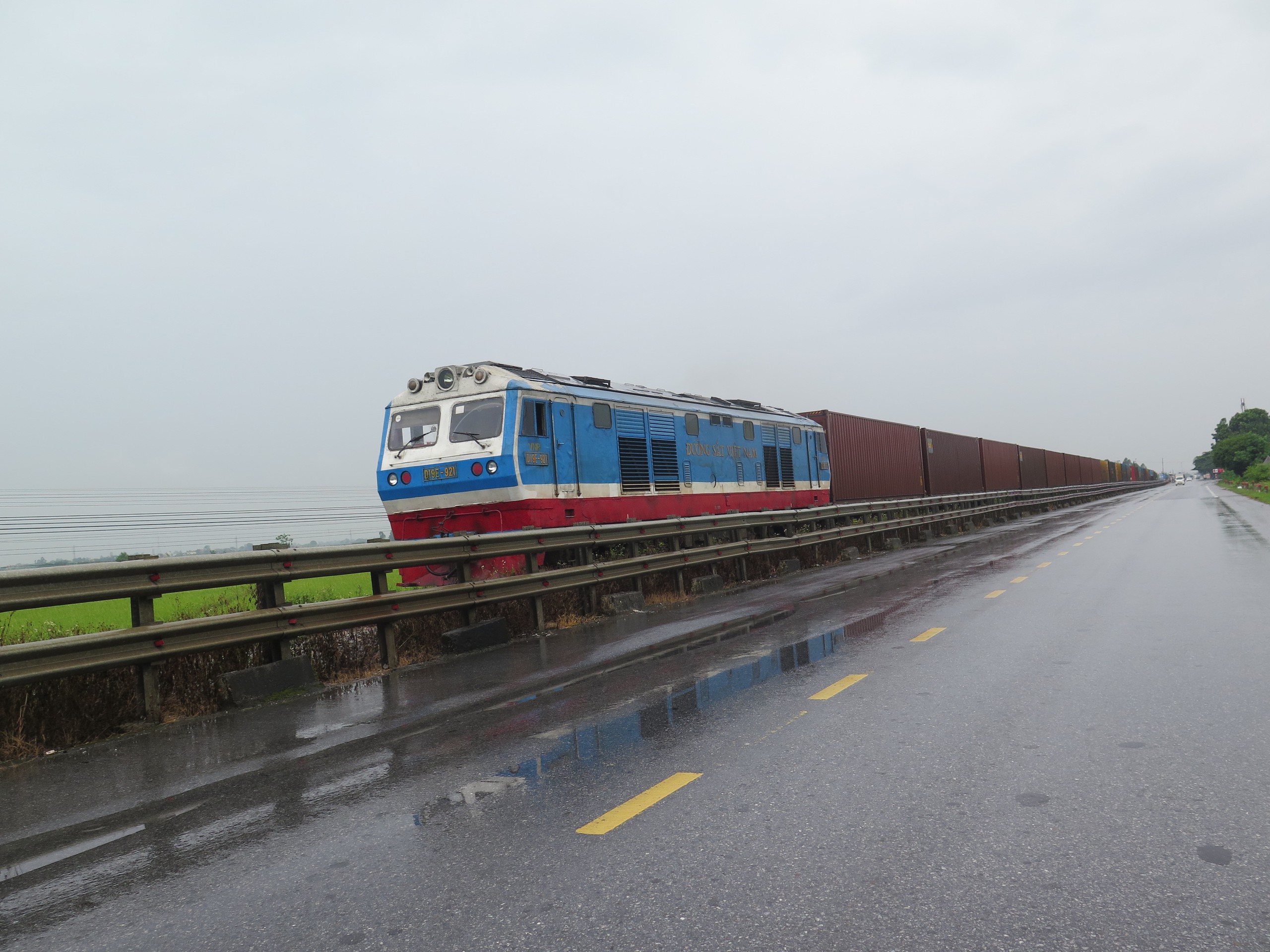 Bất cập thực hiện Luật Đường sắt- Ảnh 2.