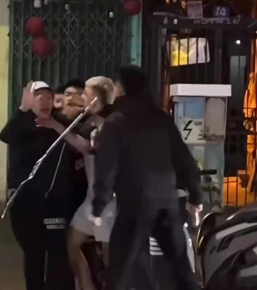 Cảnh sát Hà Nội vào cuộc điều tra nhóm 