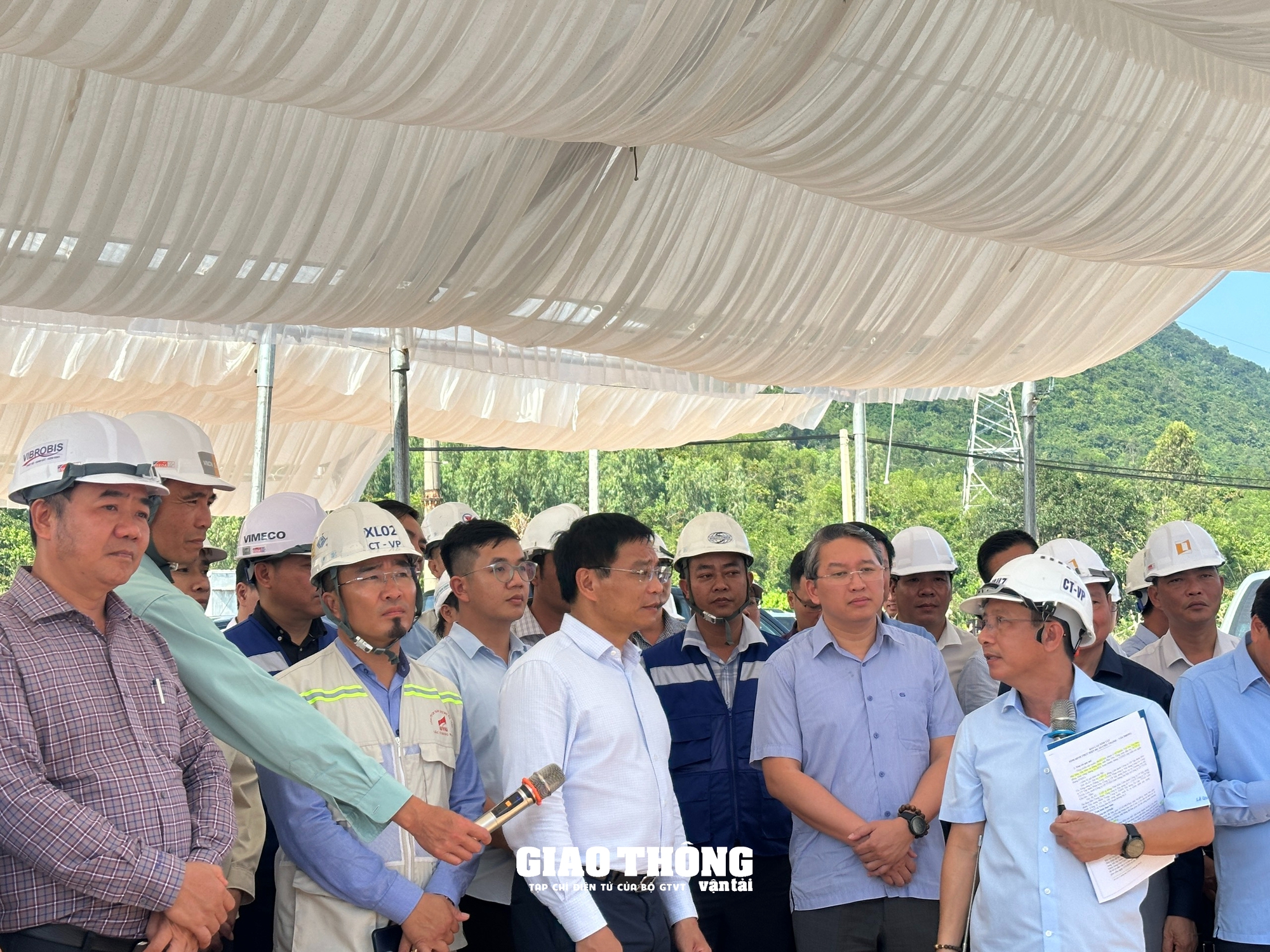 Bộ trưởng Nguyễn Văn Thắng thị sát cao tốc Bắc - Nam qua Bình Định, Phú Yên, Khánh Hòa- Ảnh 5.