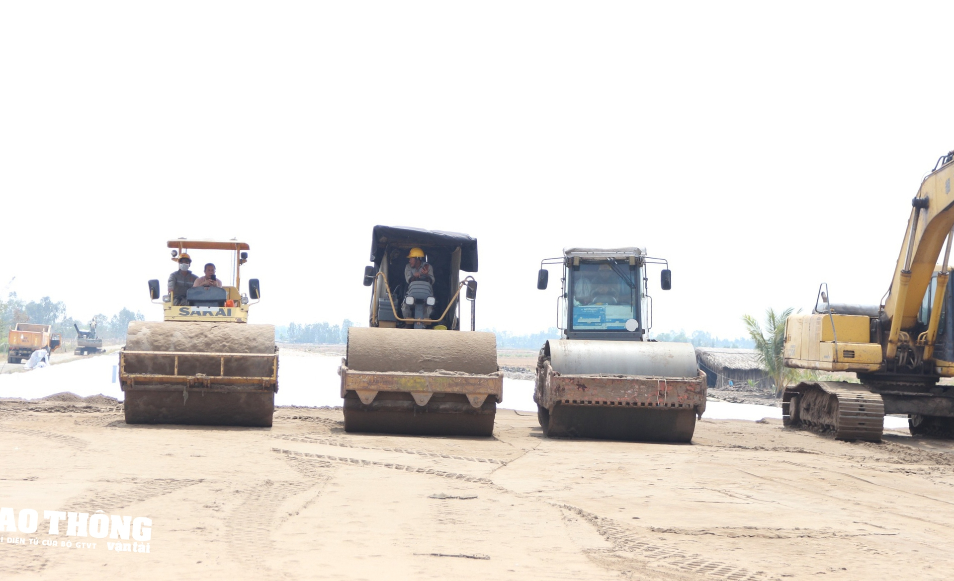 Tín hiệu vui trên cao tốc Cần Thơ - Cà Mau- Ảnh 2. Tín hiệu vui trên cao tốc Cần Thơ - Cà Mau- Ảnh 2.