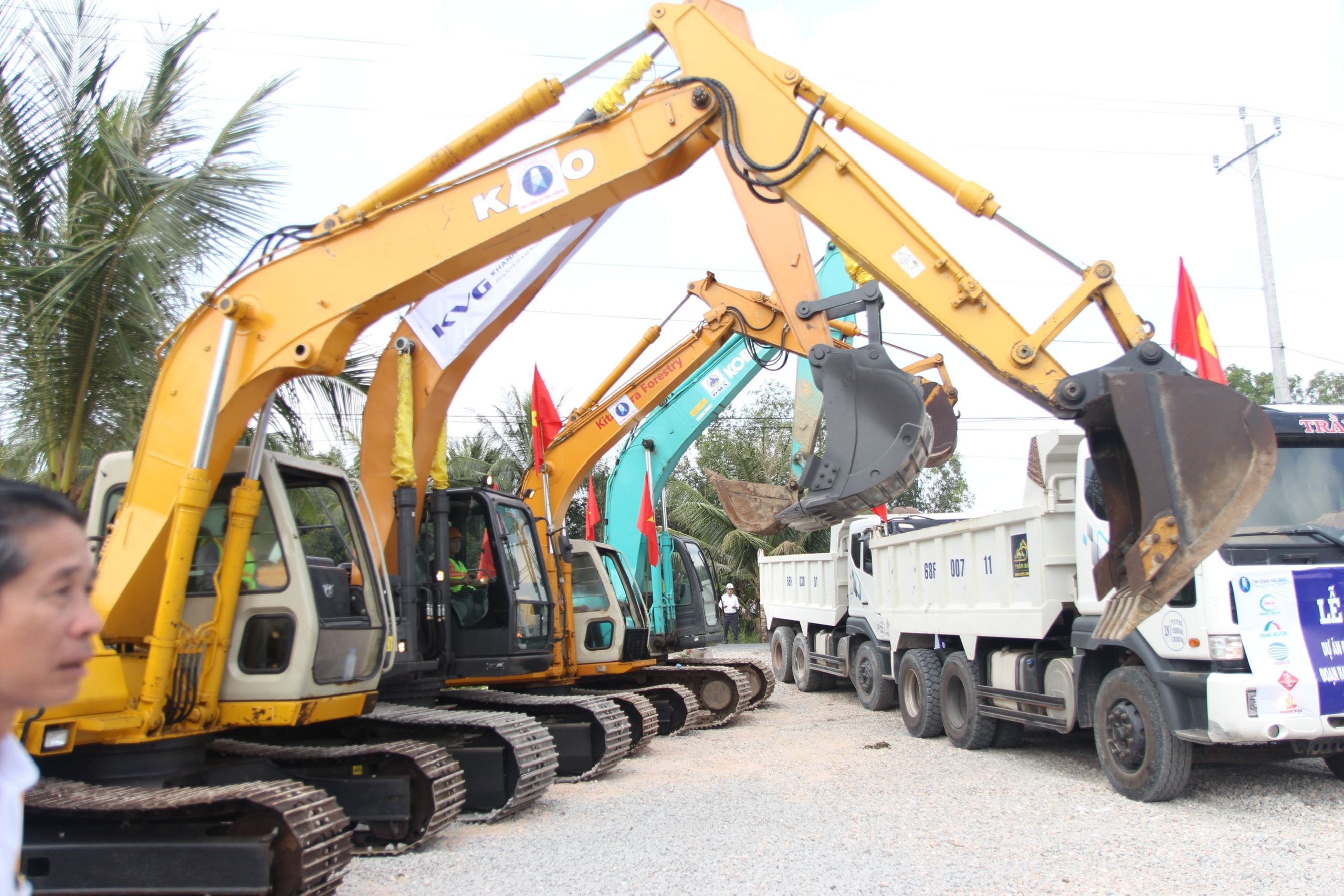 Khởi công dự án đường Hồ Chí Minh qua Bạc Liêu - Kiên Giang- Ảnh 5. Khởi công dự án đường Hồ Chí Minh qua Bạc Liêu - Kiên Giang- Ảnh 5.