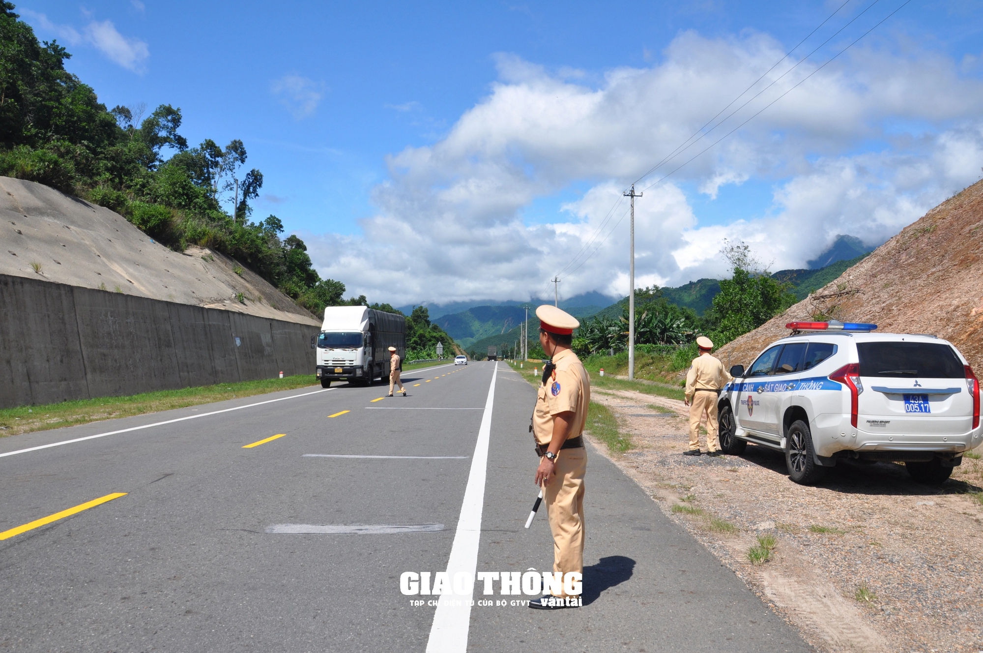 Lắp đặt camera giám sát trên tuyến La Sơn - Hòa Liên đoạn qua TP. Đà Nẵng- Ảnh 1.