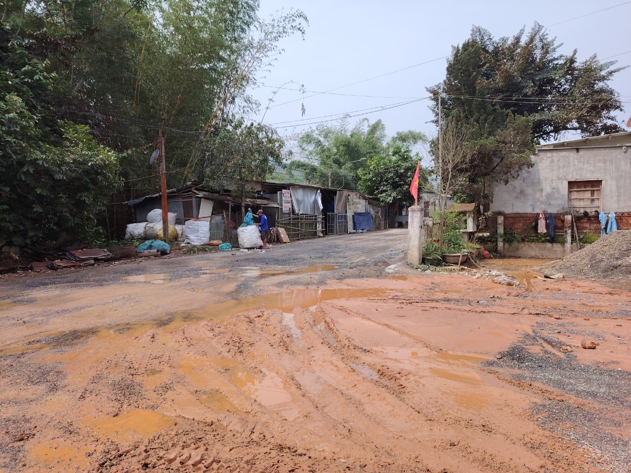 Vụ xe chở đất gây mất ATGT ở Quảng Nam: Đường thi công chưa được cấp phép đấu nối vào QL14G- Ảnh 2.