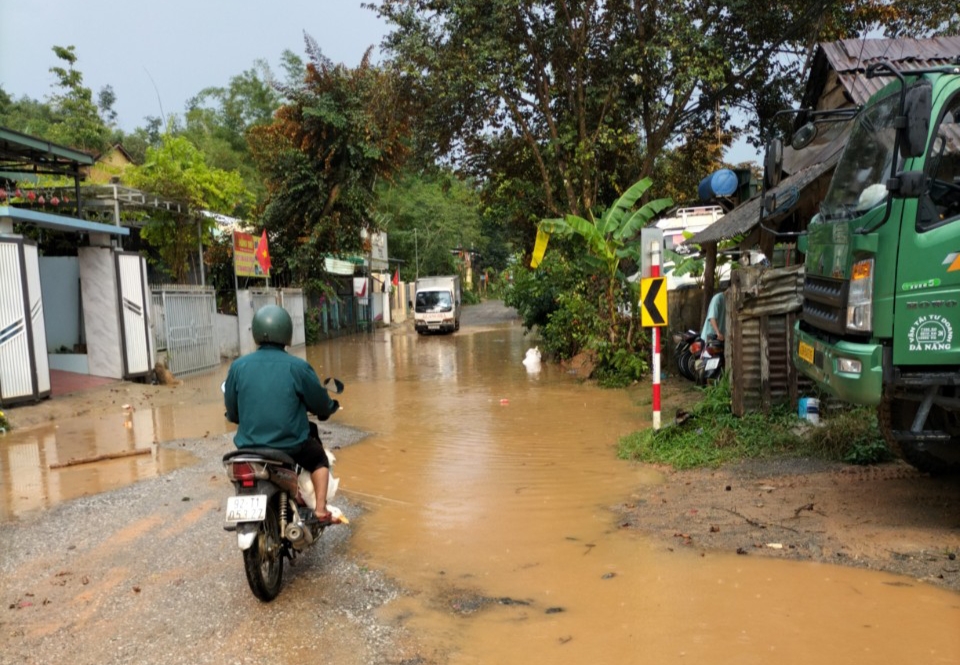 Vụ xe chở đất gây mất ATGT ở Quảng Nam: Đường thi công chưa được cấp phép đấu nối vào QL14G- Ảnh 3.