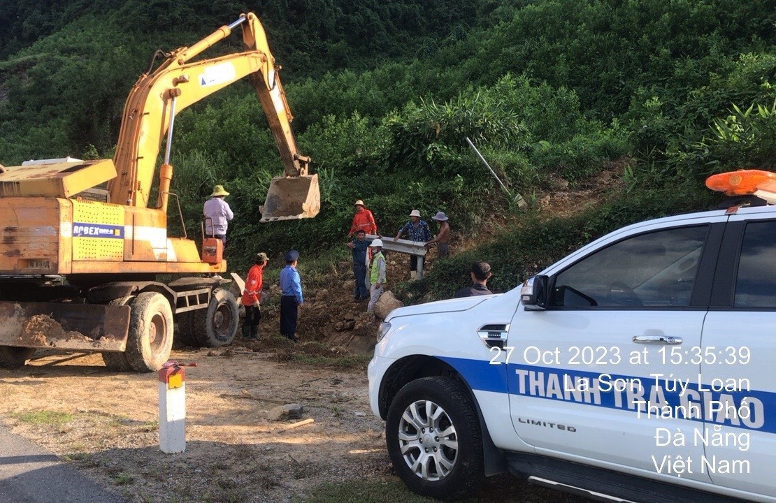 Đà Nẵng cần ngăn chặn hành vi tháo dỡ hàng rào bảo vệ tuyến La Sơn - Hòa Liên- Ảnh 1.